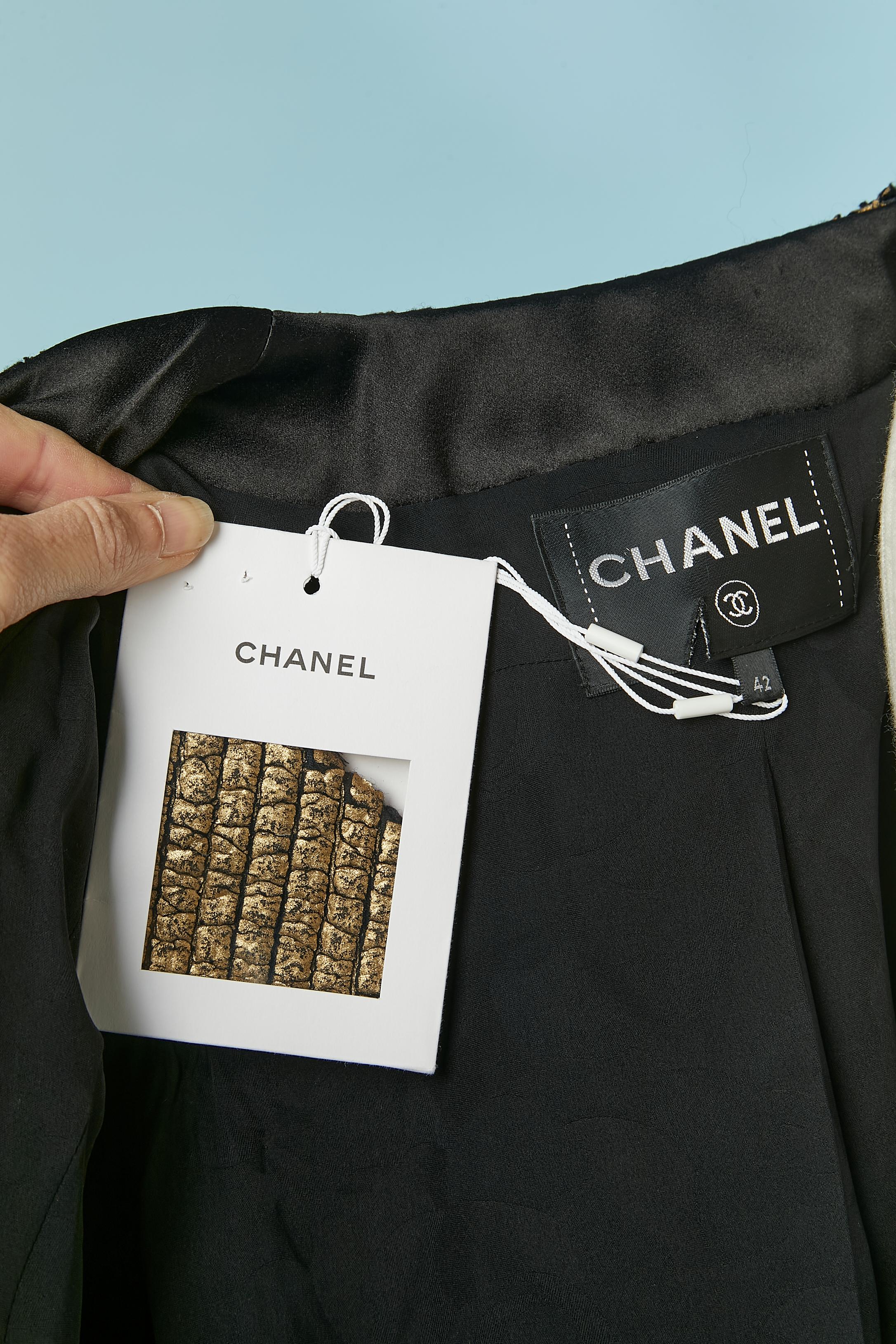 Black wool jacket with gold coated and beetle button CHANEL Pre-fall 2019 New 6
