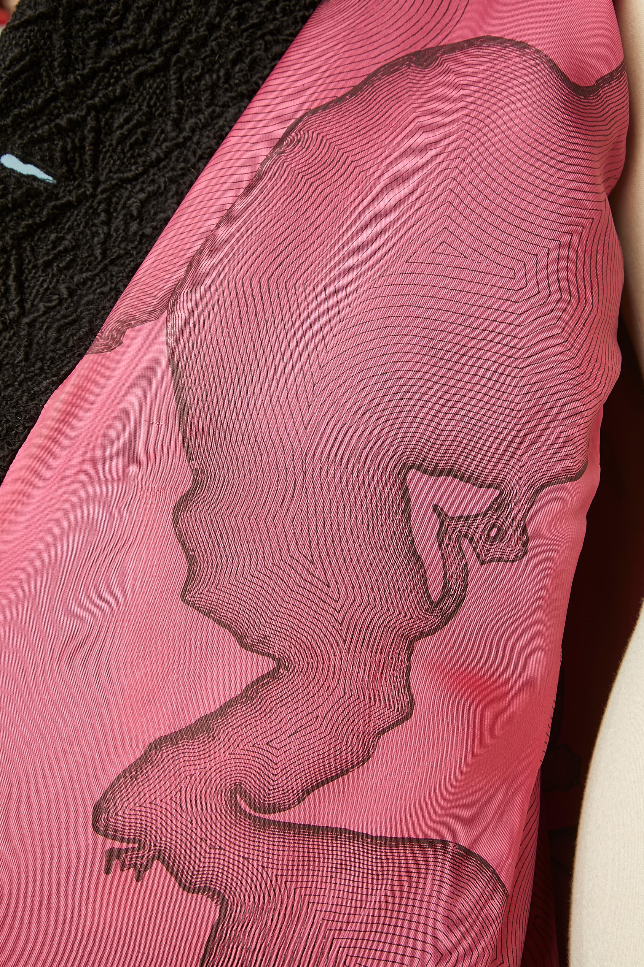 Christian Lacroix Paris - Manteau en jacquard de laine noir avec doublure imprimée rose  en vente 1