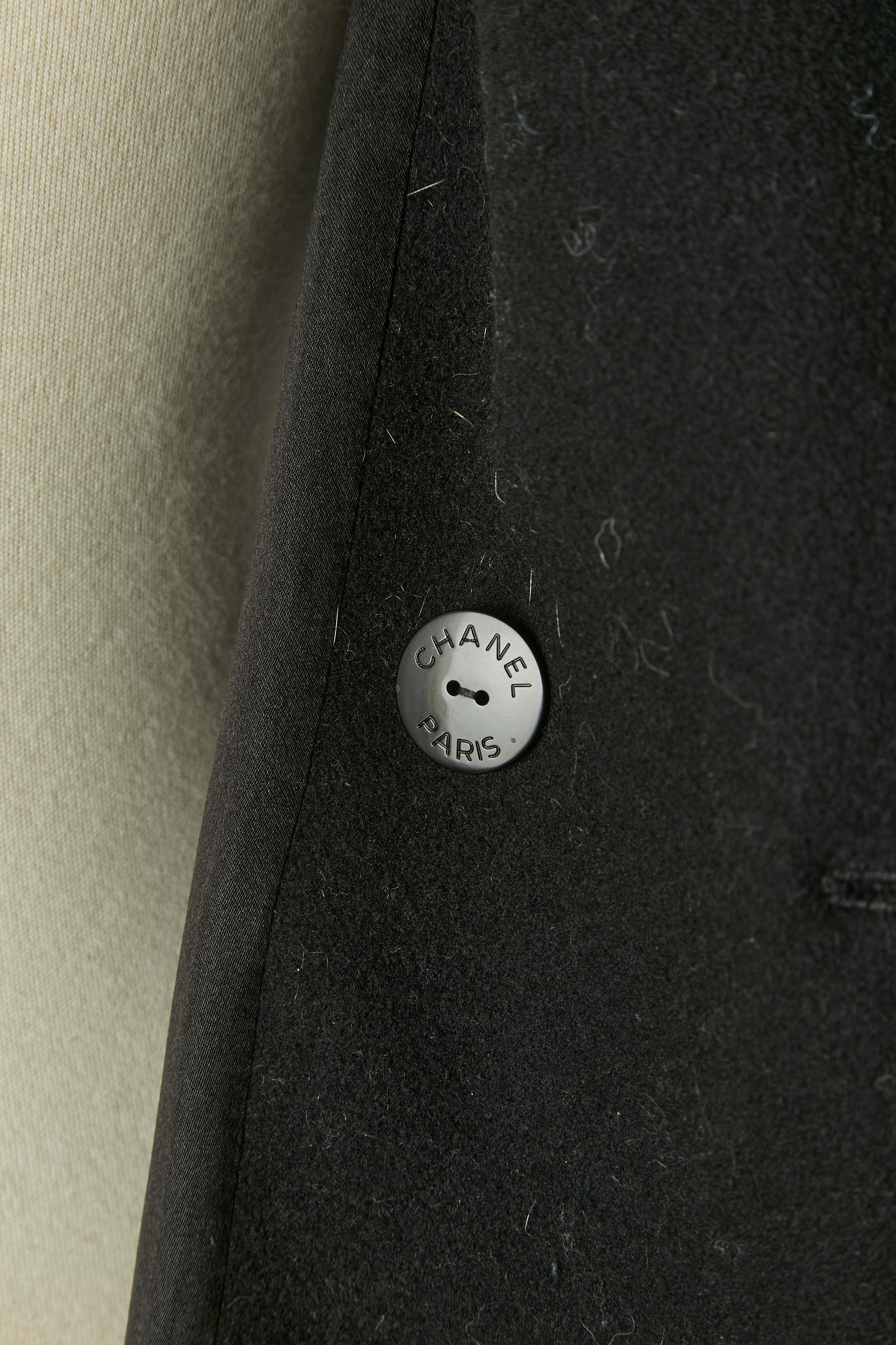 Caban en laine noire à simple boutonnage CHANEL Les Métiers d'Art Paris-Bizance 2011 en vente 3