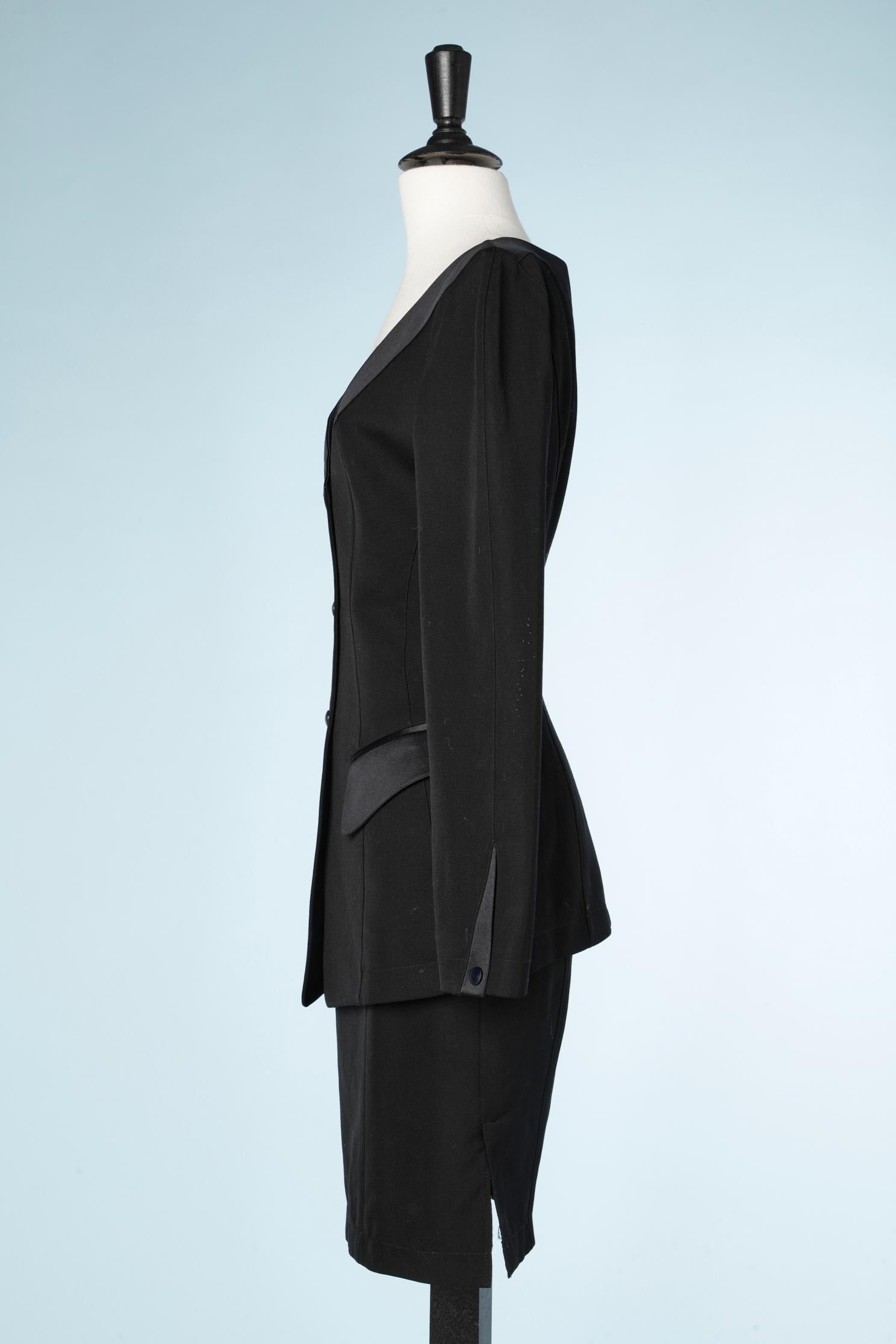 Thierry Mugler - Combinaison jupe en laine noire avec détails en satin noir  Excellent état - En vente à Saint-Ouen-Sur-Seine, FR