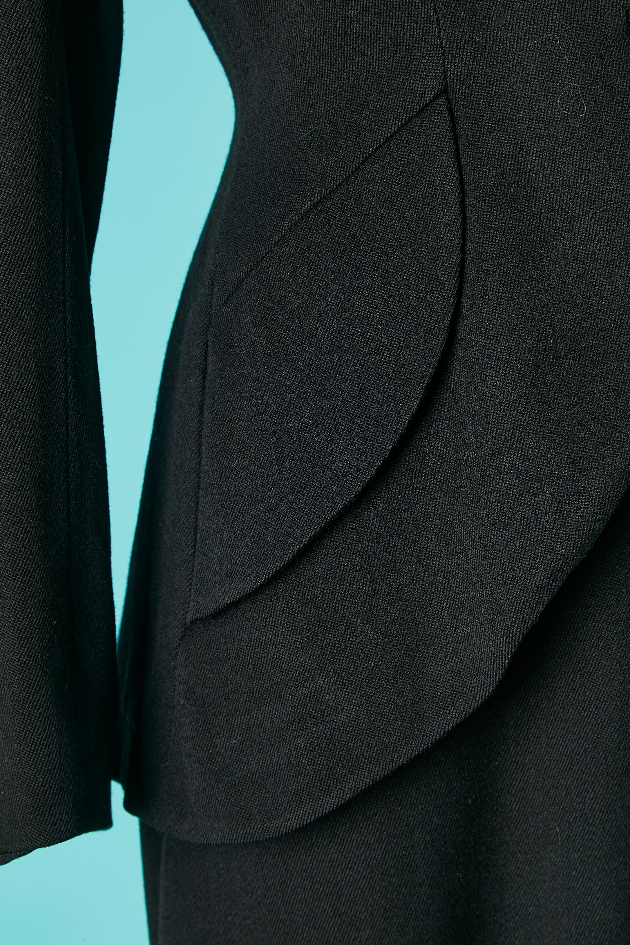 Schwarzer Rock-Anzug aus Wolle mit Schmuckknöpfen und geschliffener Lilli Ann  Damen im Angebot
