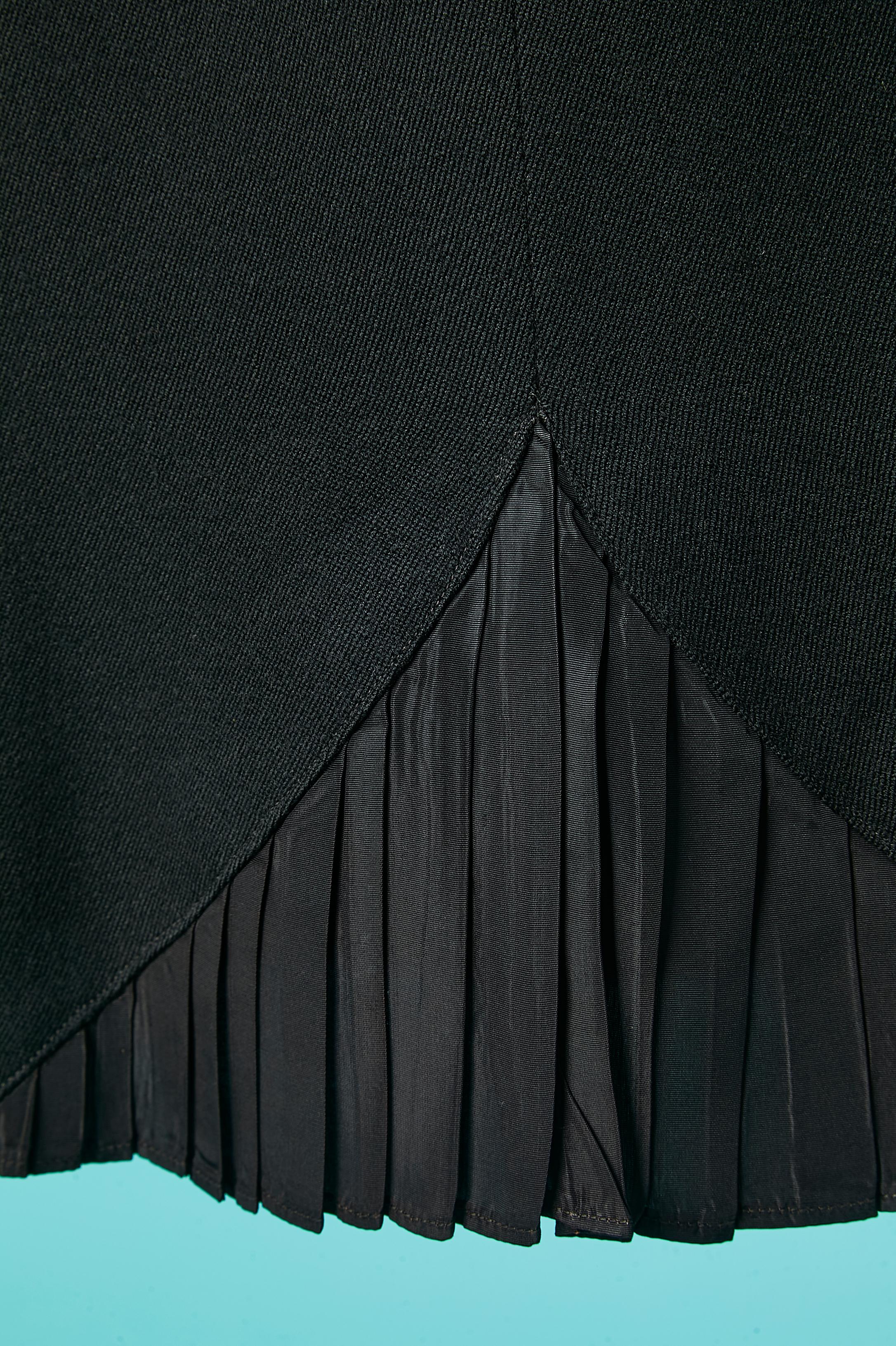 Schwarzer Rock-Anzug aus Wolle mit Schmuckknöpfen und geschliffener Lilli Ann  im Angebot 4