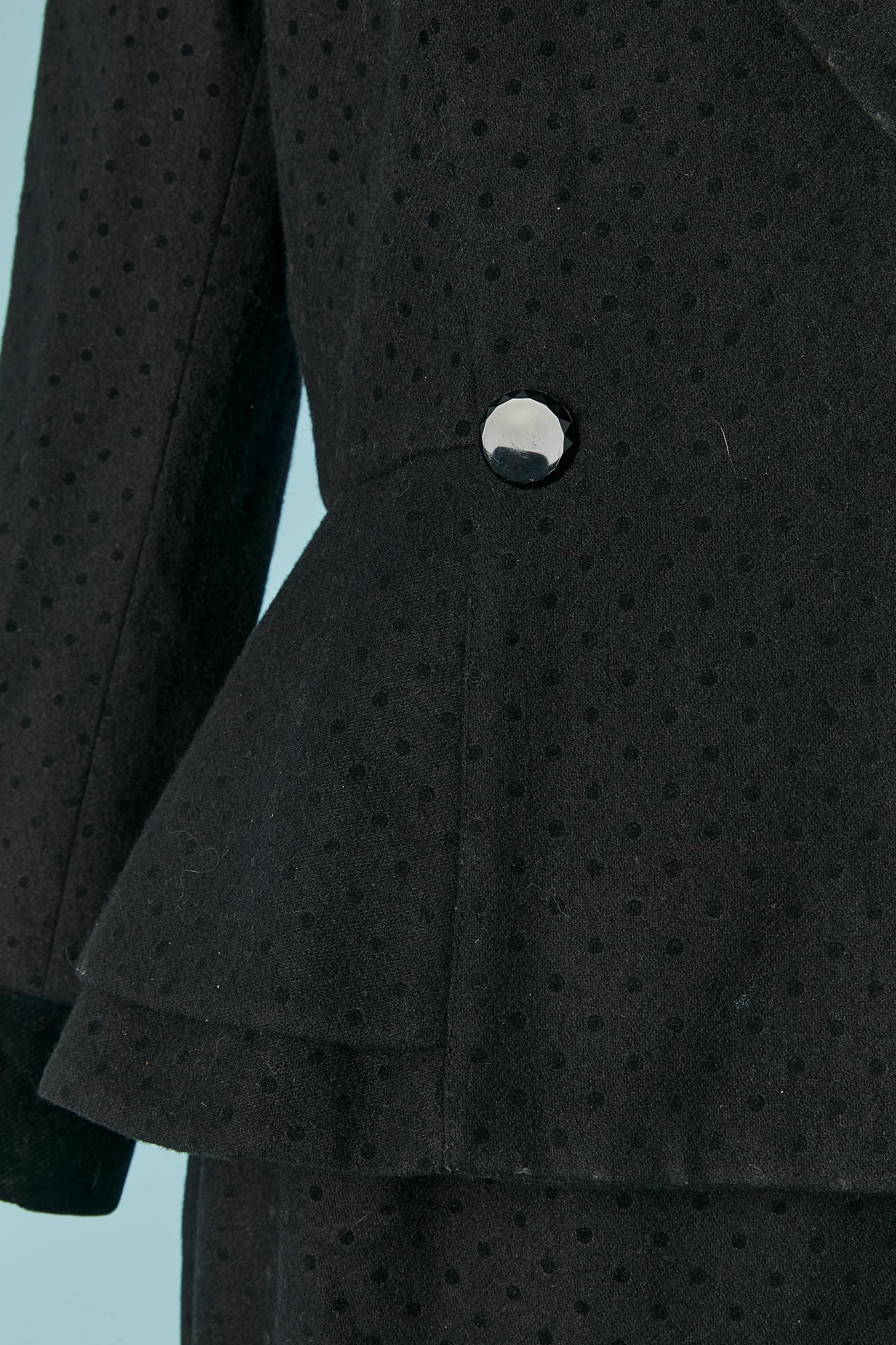Black wool skirt suit with polka dots pattern and velvet collar and cuffs KASPER In Excellent Condition For Sale In Saint-Ouen-Sur-Seine, FR