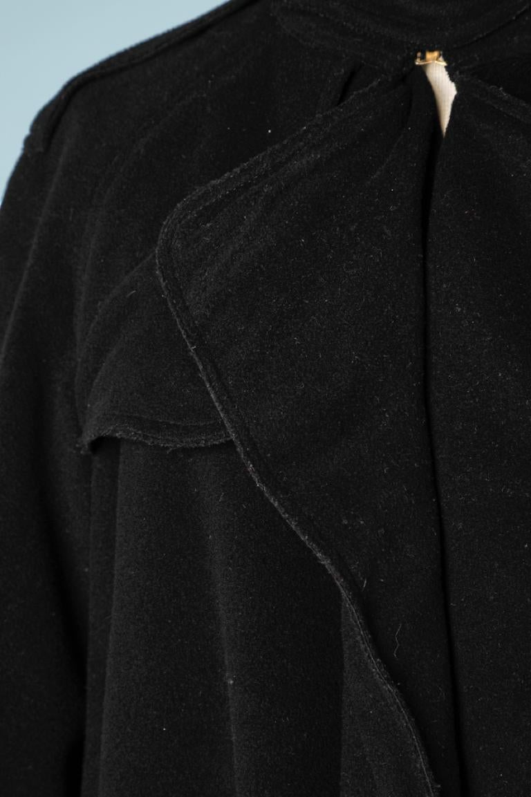 Black wool trench coat .
Pocket, raglan, snap. 
SIZE M/L 