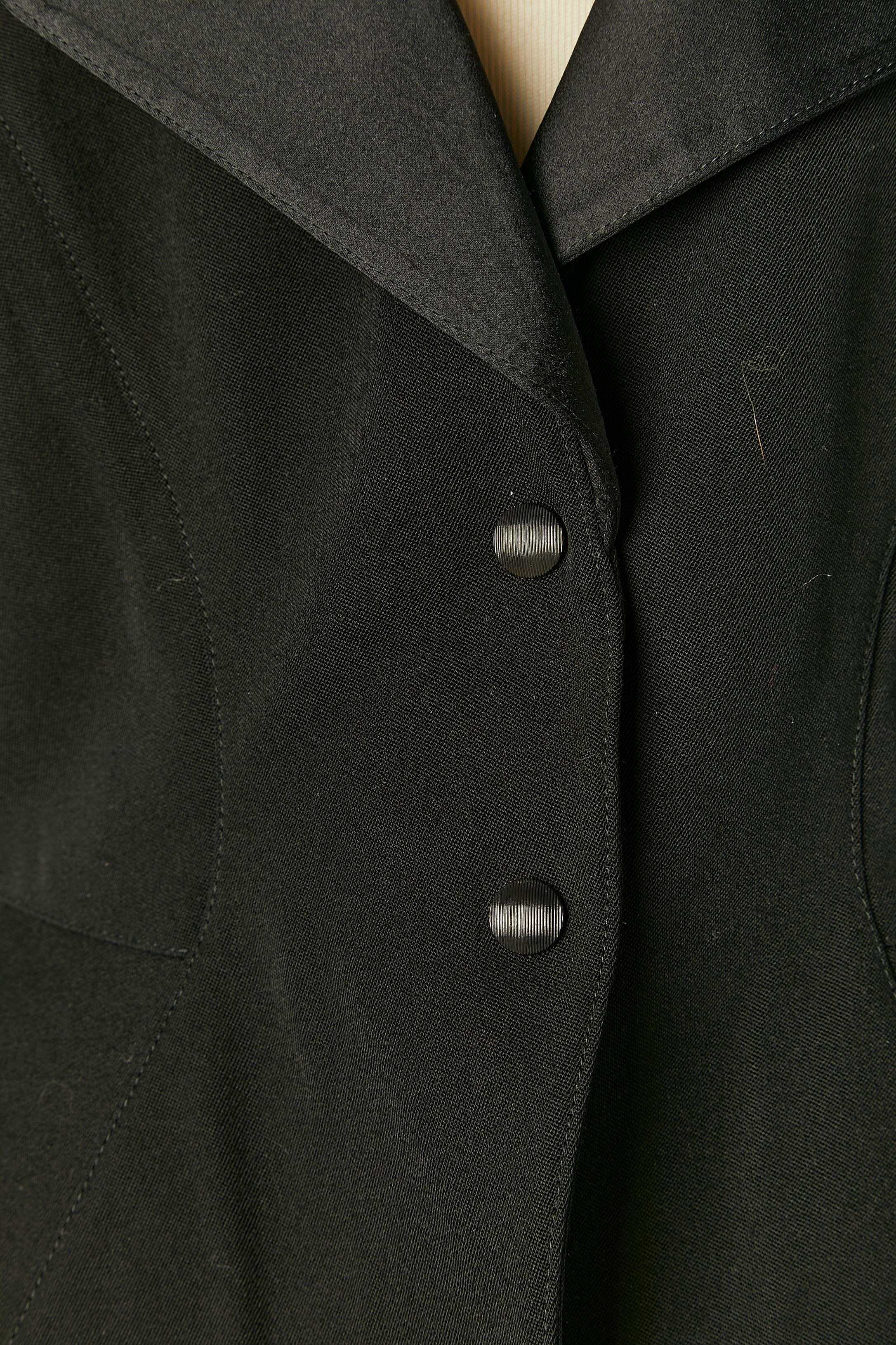 Black wool Tuxedo trouser-suit  with black satin-silk collar Thierry Mugler In Excellent Condition For Sale In Saint-Ouen-Sur-Seine, FR