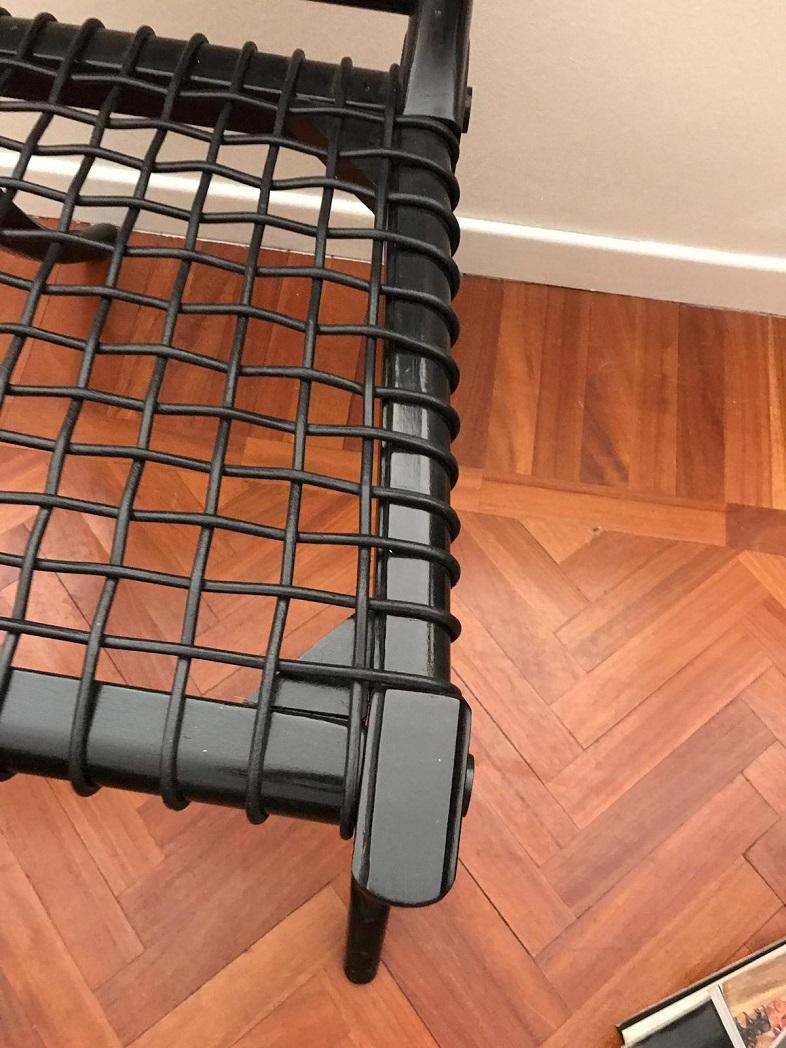 Noce Seduta in pelle nera intrecciata Gambe a sciabola in noce Sedie Klismos personalizzabili Set da 12 in vendita