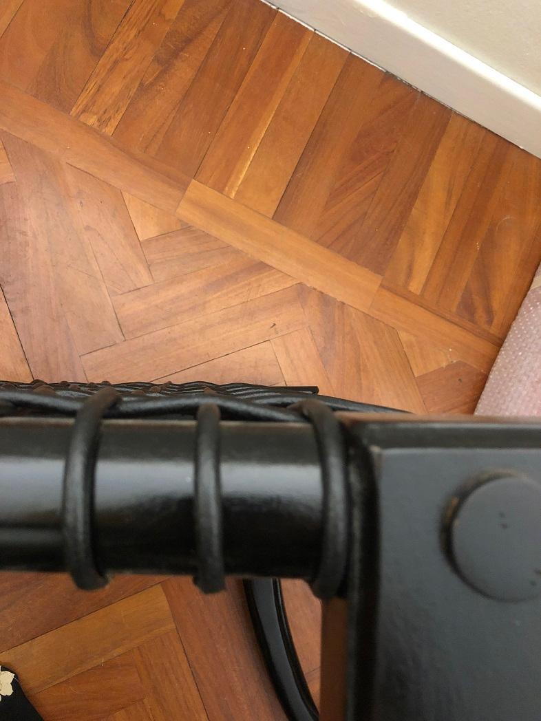 Seduta in pelle intrecciata nera Gambe a sciabola in noce Sedie da pranzo Klismos personalizzabili in vendita 5
