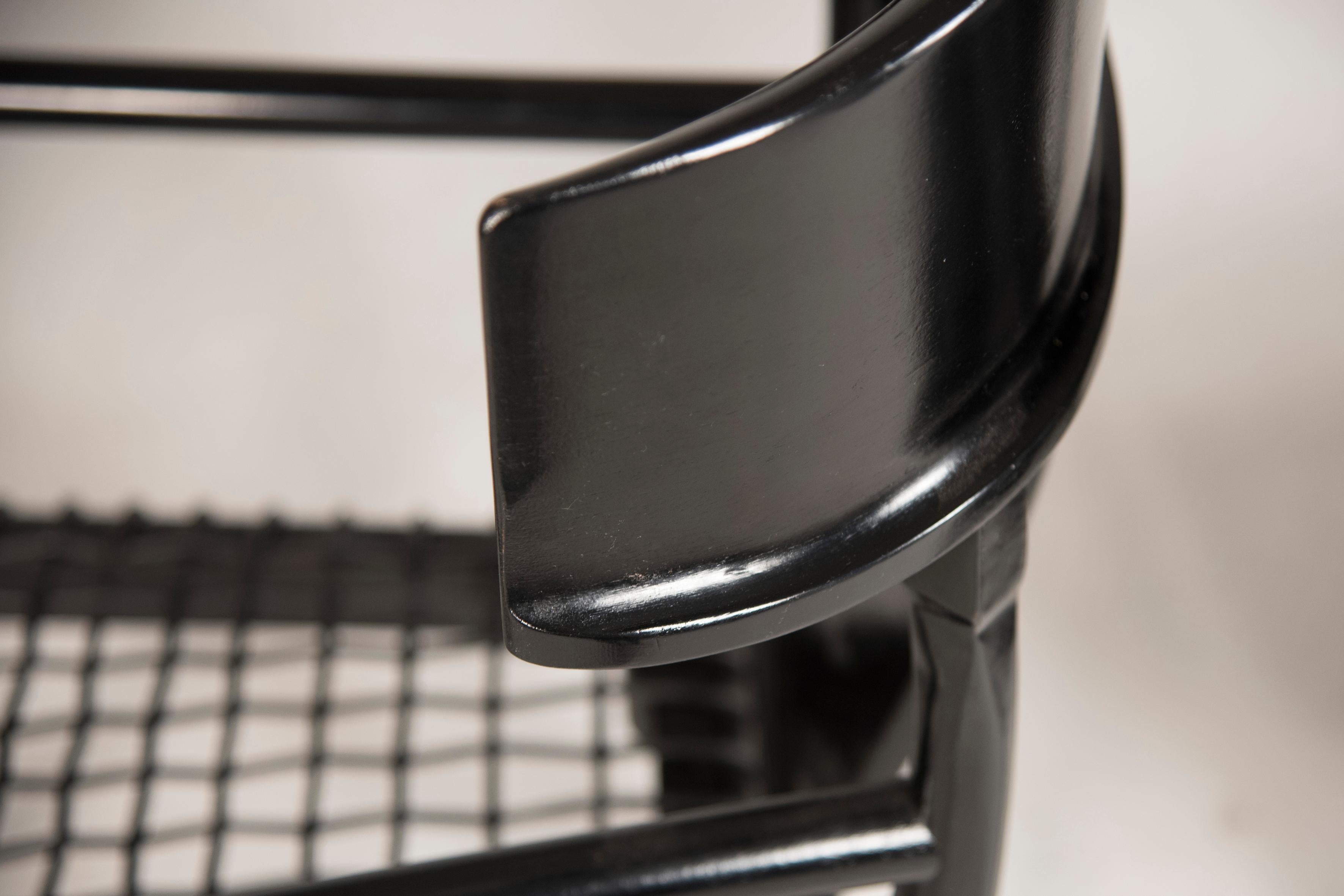 Sessel mit Säbelbeinen aus schwarzem gewebtem Leder und Holz in anpassbaren Farben und Polsterung im Angebot 8