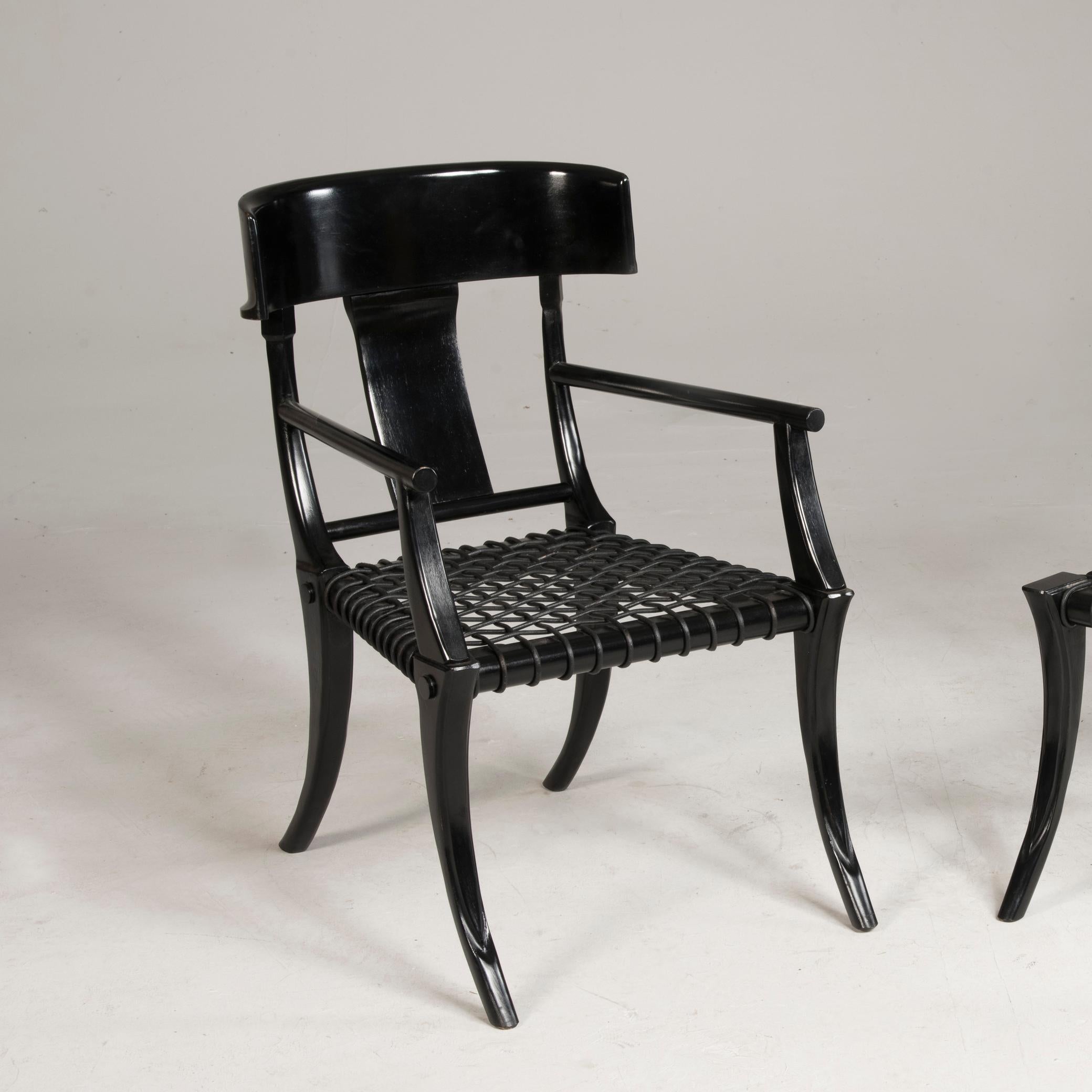 Sessel mit Säbelbeinen aus schwarzem gewebtem Leder und Holz in anpassbaren Farben und Polsterung im Angebot 11