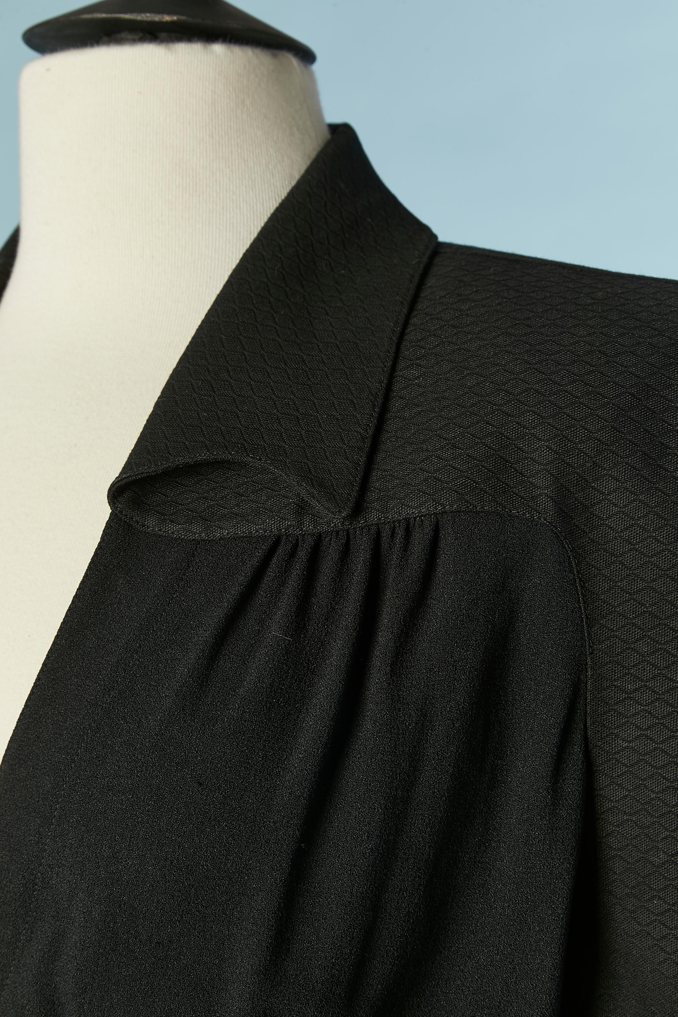 Black wrap dress made of 2 different fabric and close with buckle Thierry Mugler In Excellent Condition For Sale In Saint-Ouen-Sur-Seine, FR