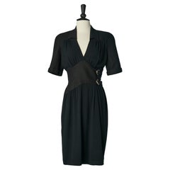 Schwarzes Wickelkleid aus 2 verschiedenen Stoffen und mit Schnalle Thierry Mugler