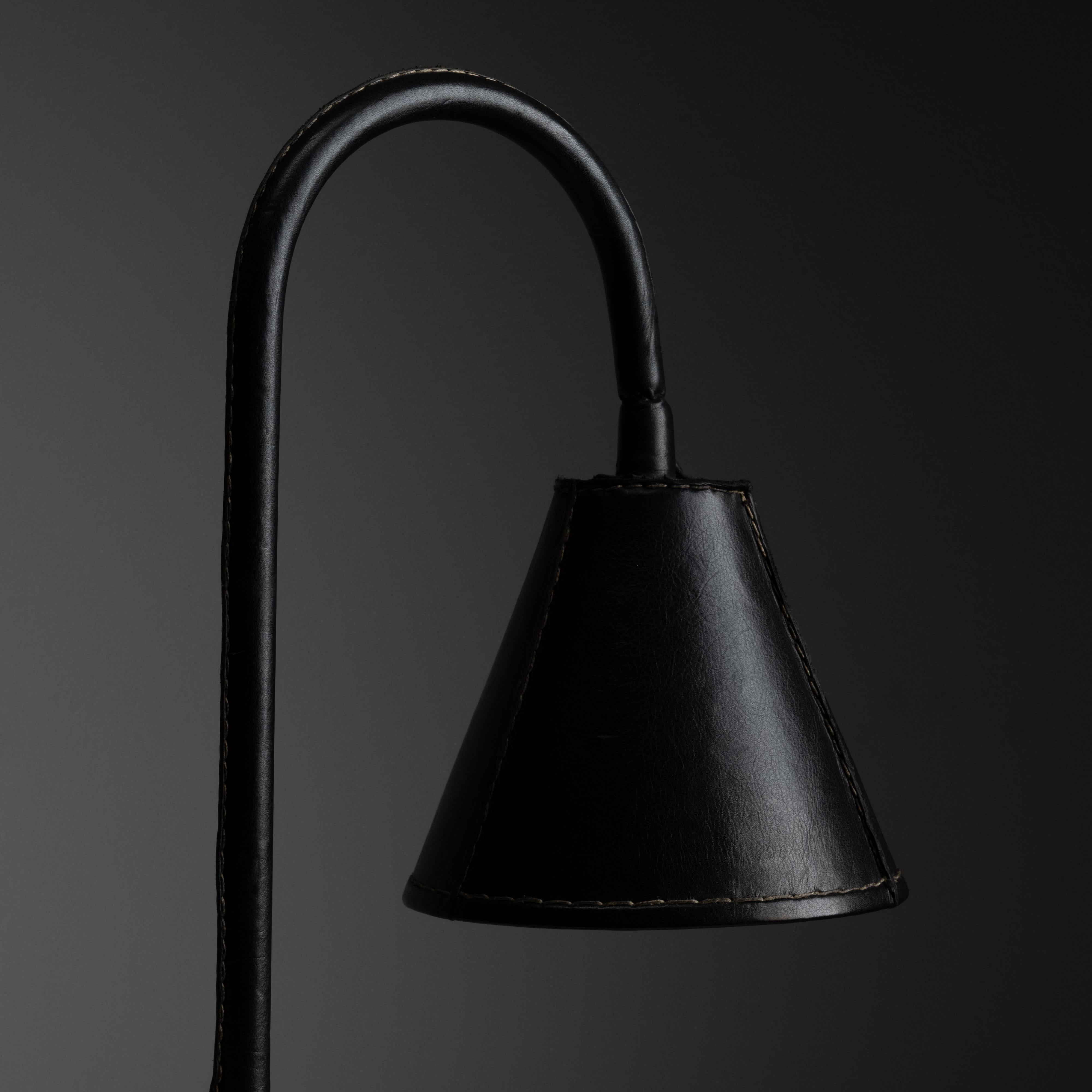 Tischlampen aus schwarzem Leder von Valenti (Moderne der Mitte des Jahrhunderts) im Angebot