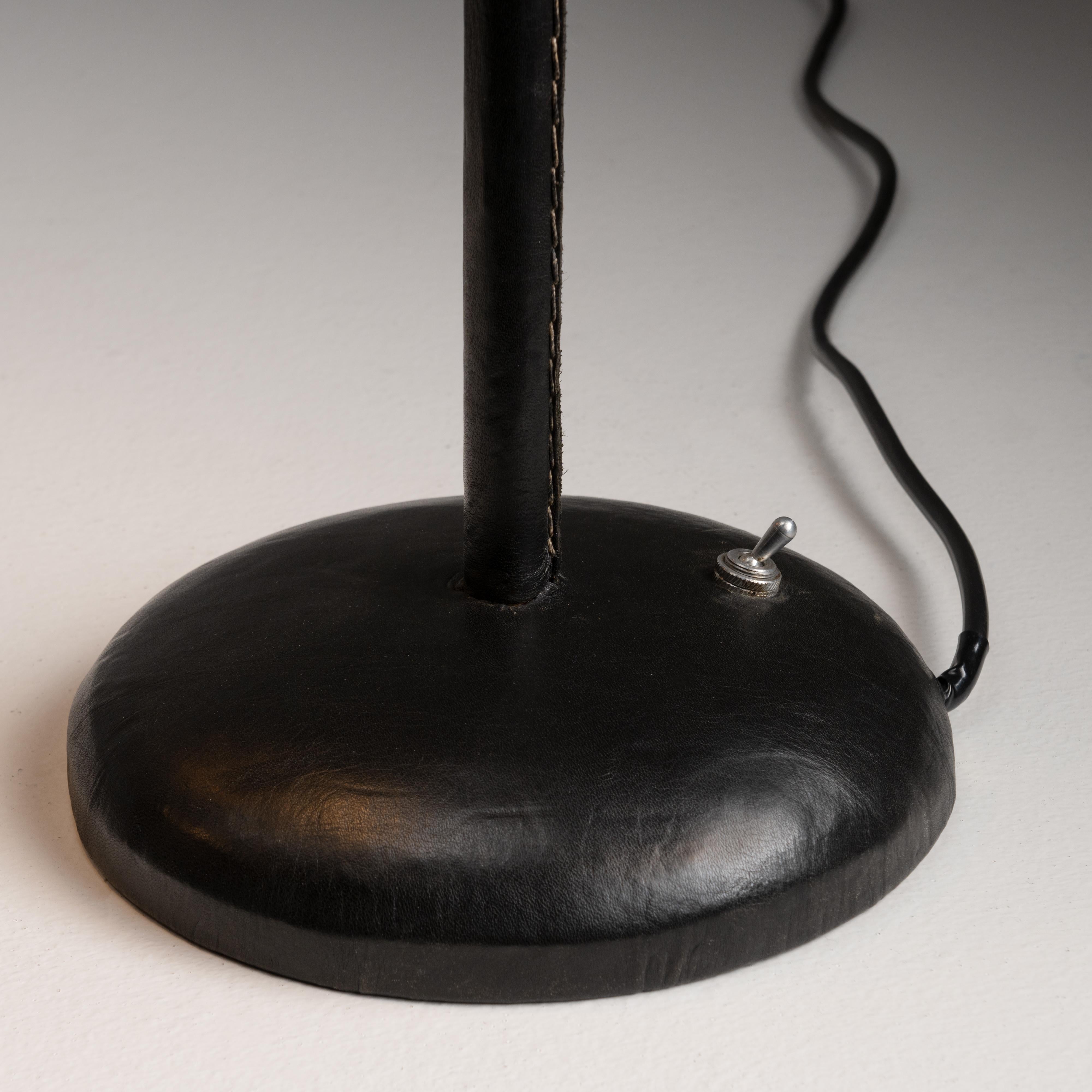 Acier Lampes de table en cuir noir par Valenti en vente