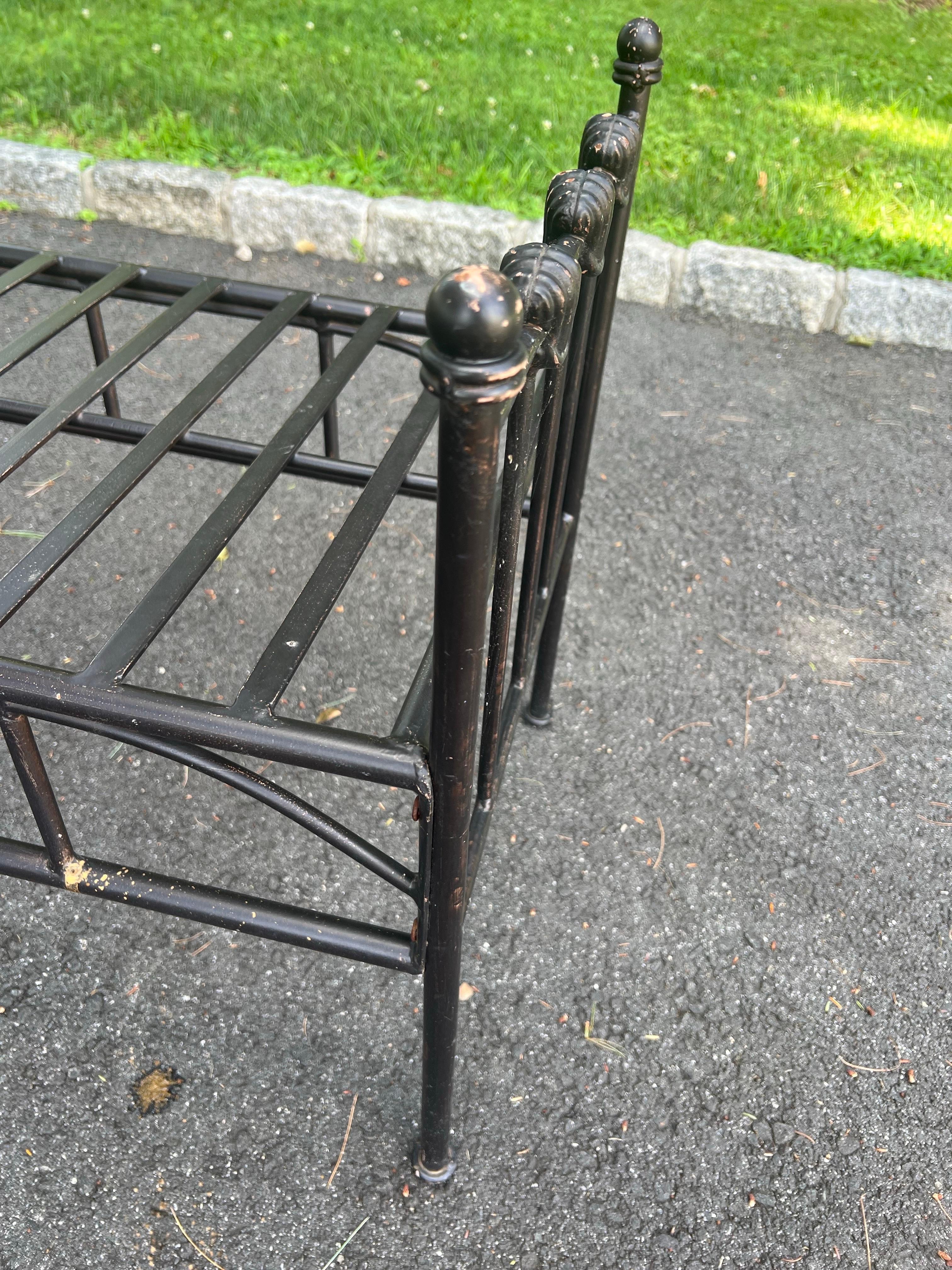 Black Wrought Iron Bench im Angebot 11