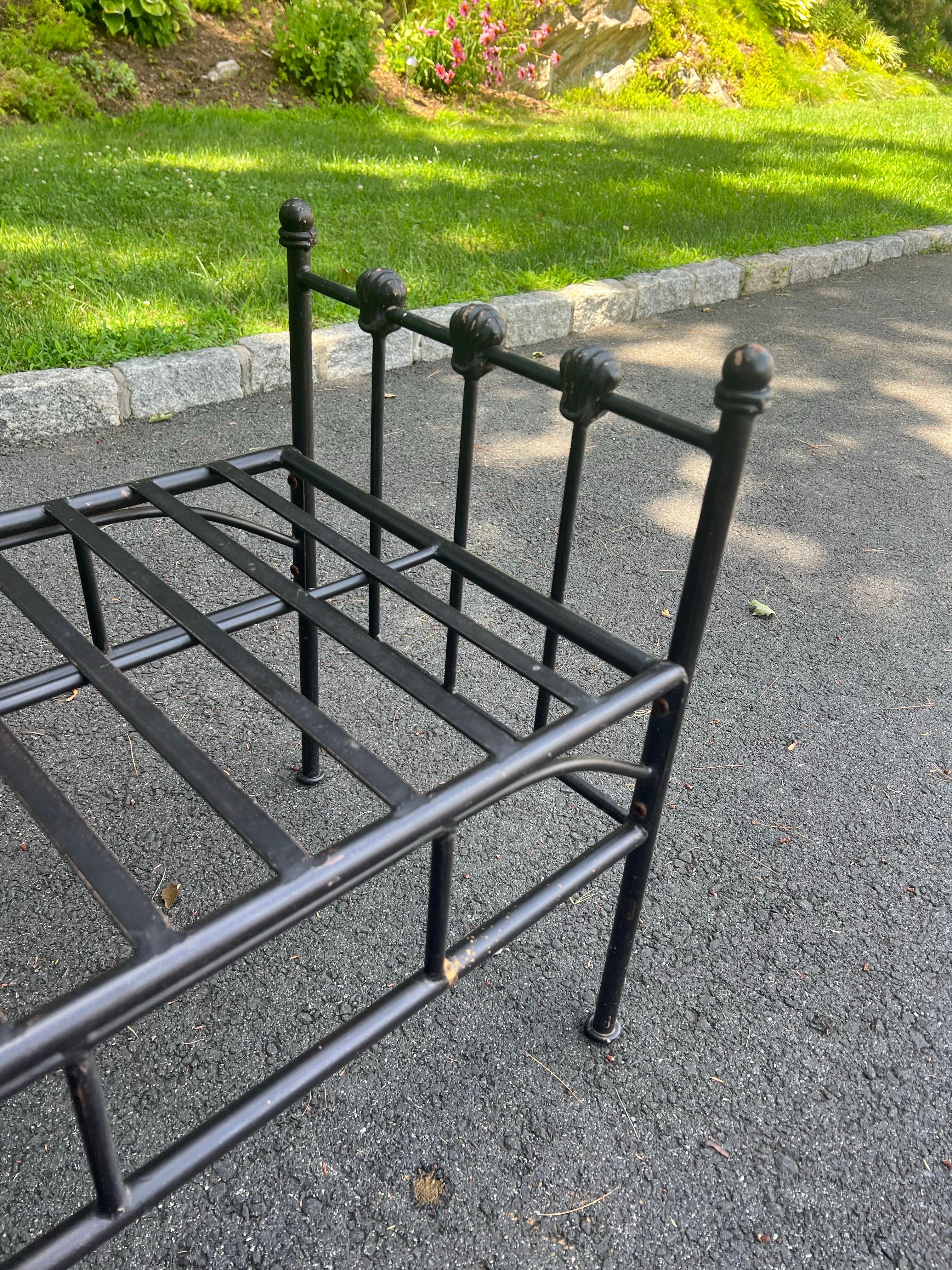 Black Wrought Iron Bench im Angebot 12