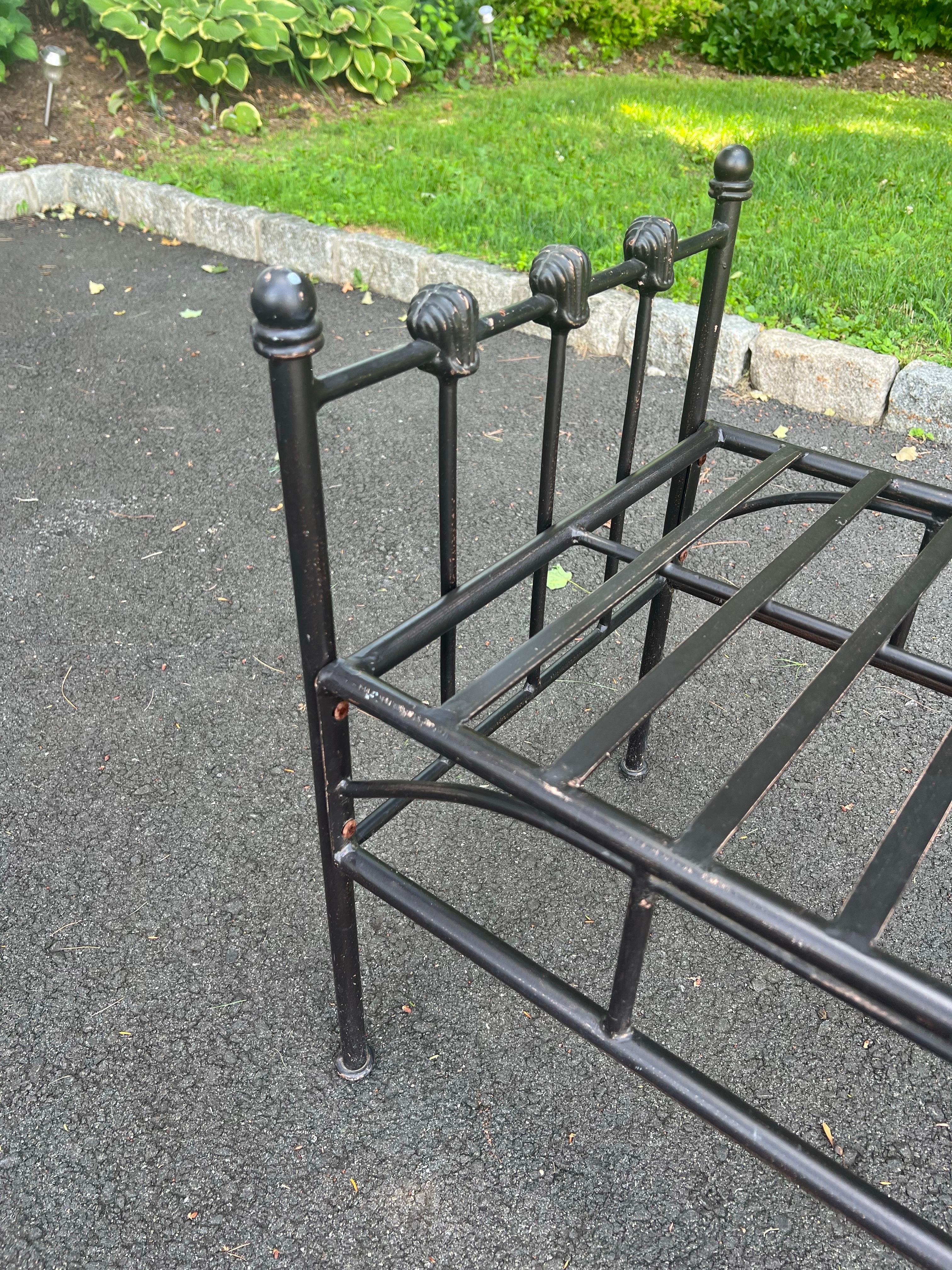 Black Wrought Iron Bench im Angebot 15