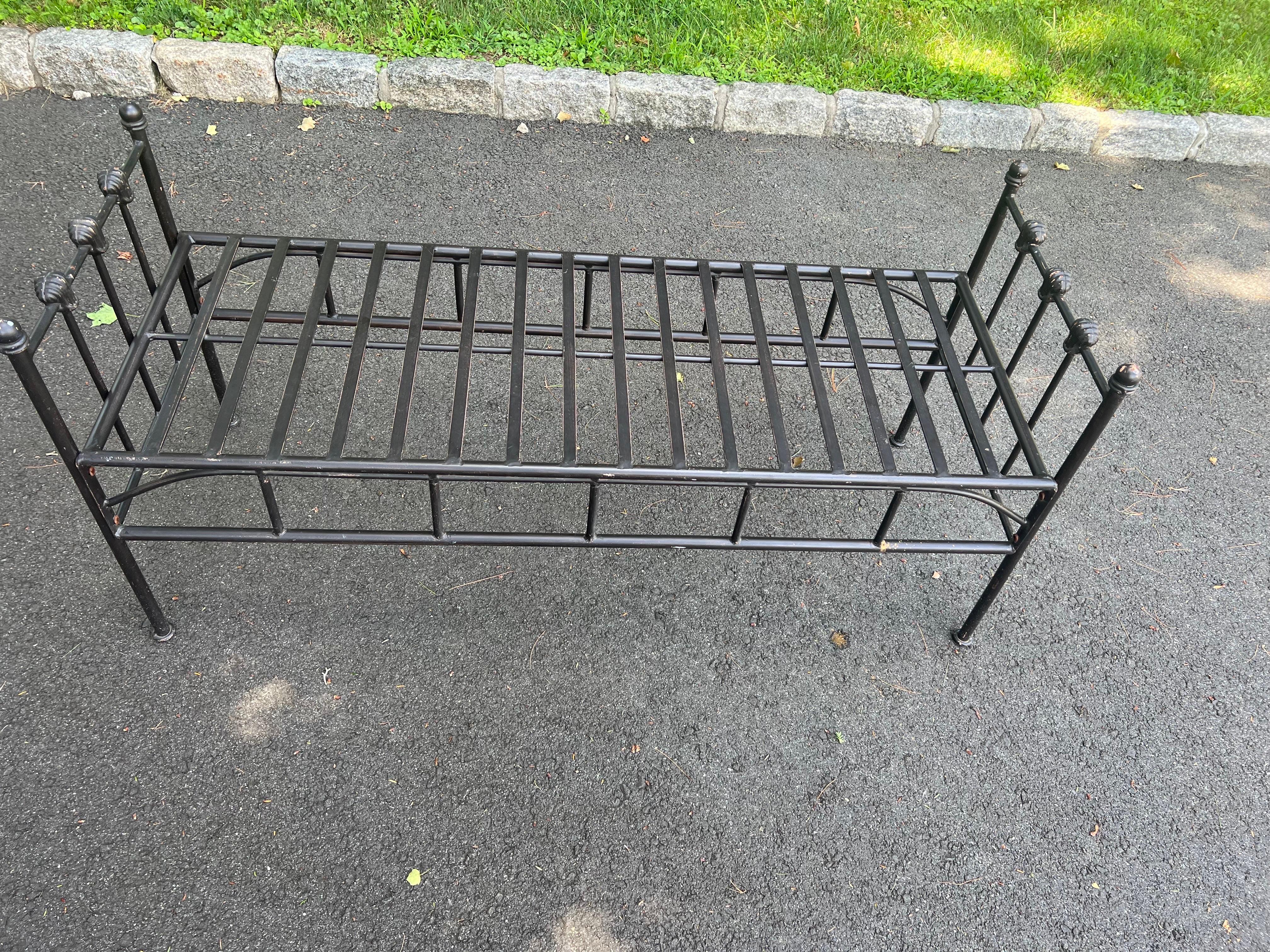Black Wrought Iron Bench im Angebot 4