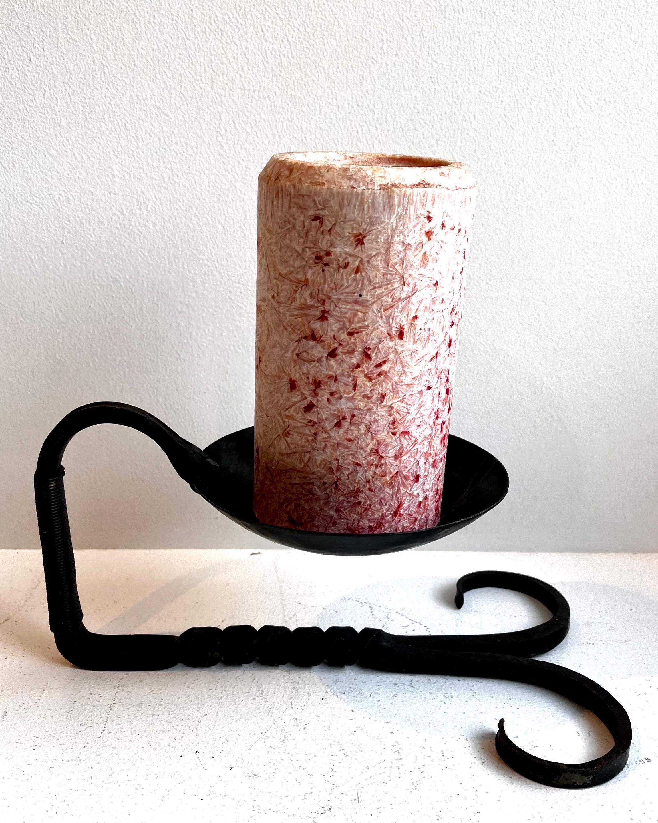 Schwarzer schmiedeeiserner Chamberstick-Kerzenständer, Künstler unbekannt im Angebot 12