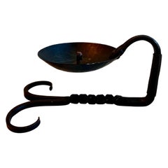 Schwarzer schmiedeeiserner Chamberstick-Kerzenständer, Künstler unbekannt