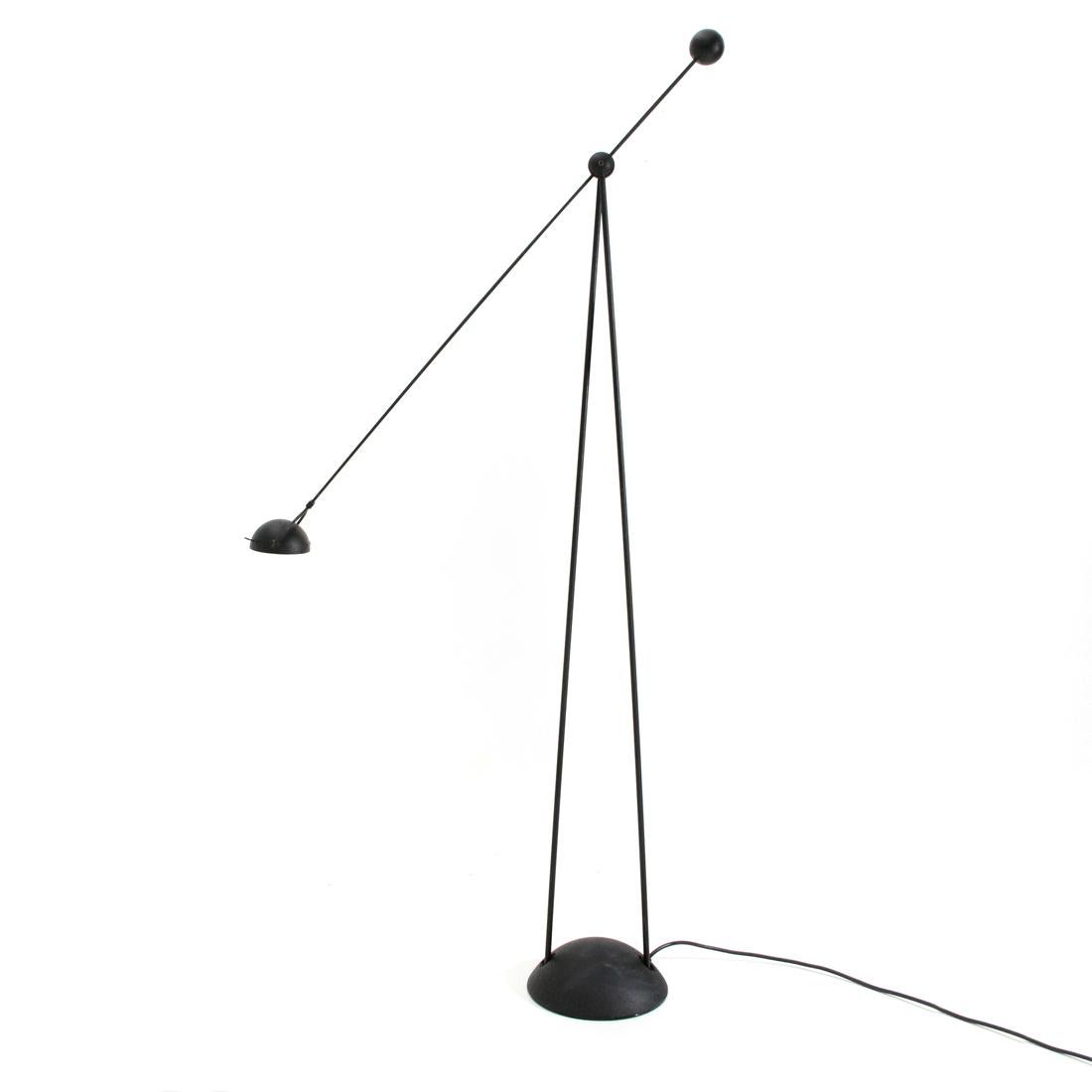 Lamp produced in the 1980s by Stefano Cevoli based on a design by Paolo Francesco Piva.
Hemispherical base in black painted metal.
Double stem in black painted metal that intersects with another pivoting stem having a diffuser at one end and a