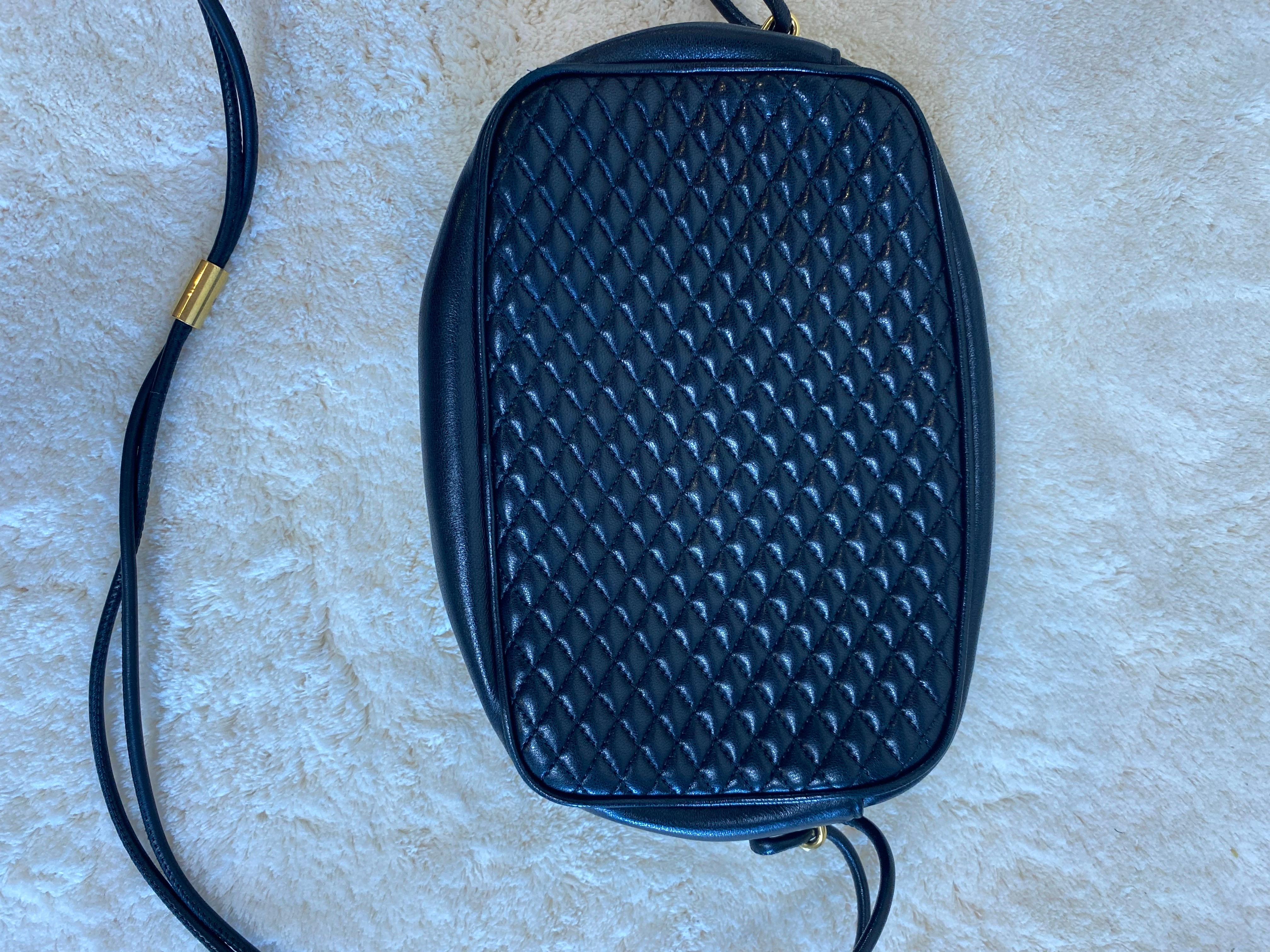 Bolso negro Yves Saint Laurent. en venta 4