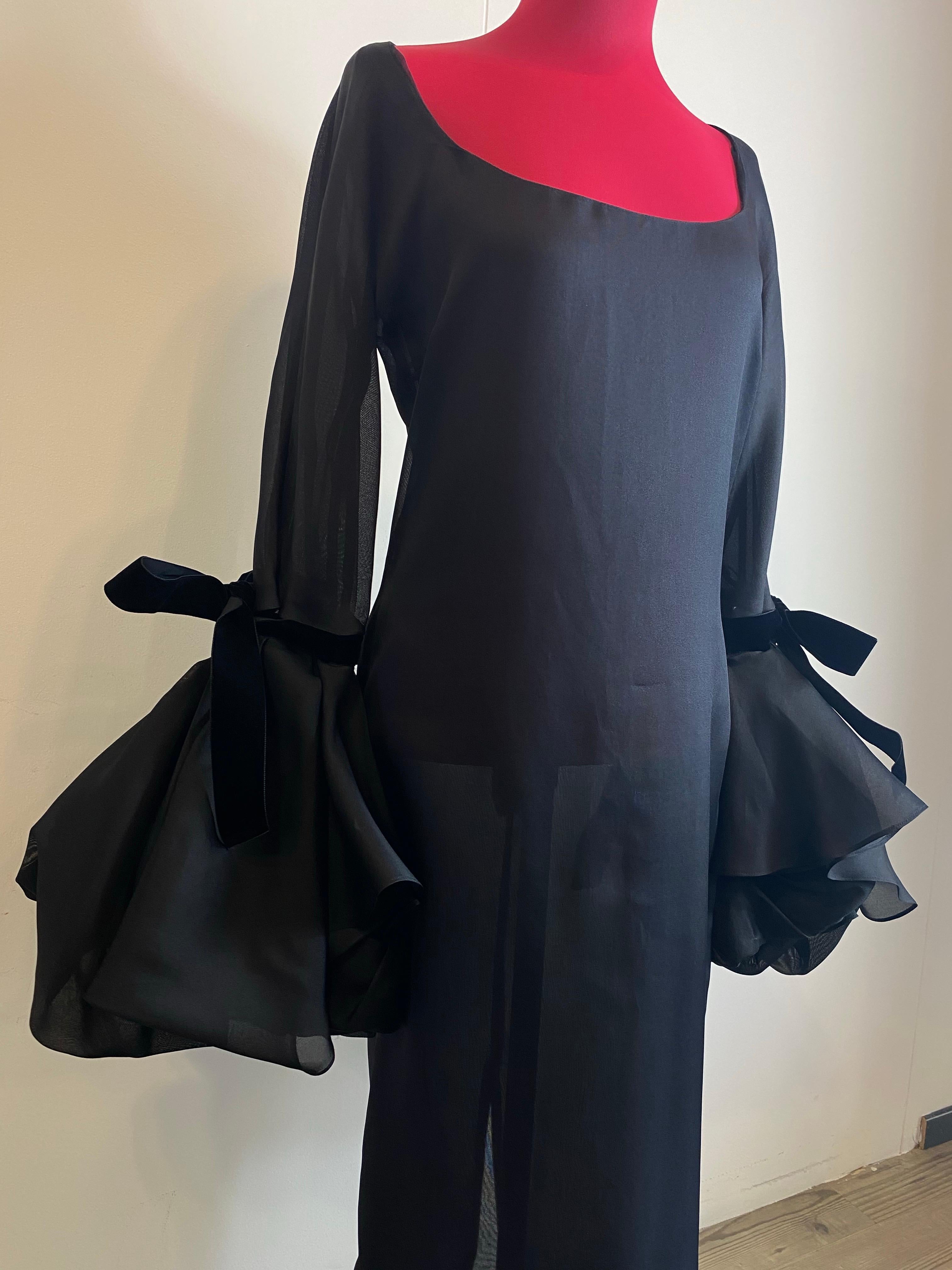 Black Yves Saint Laurent dress. für Damen oder Herren im Angebot