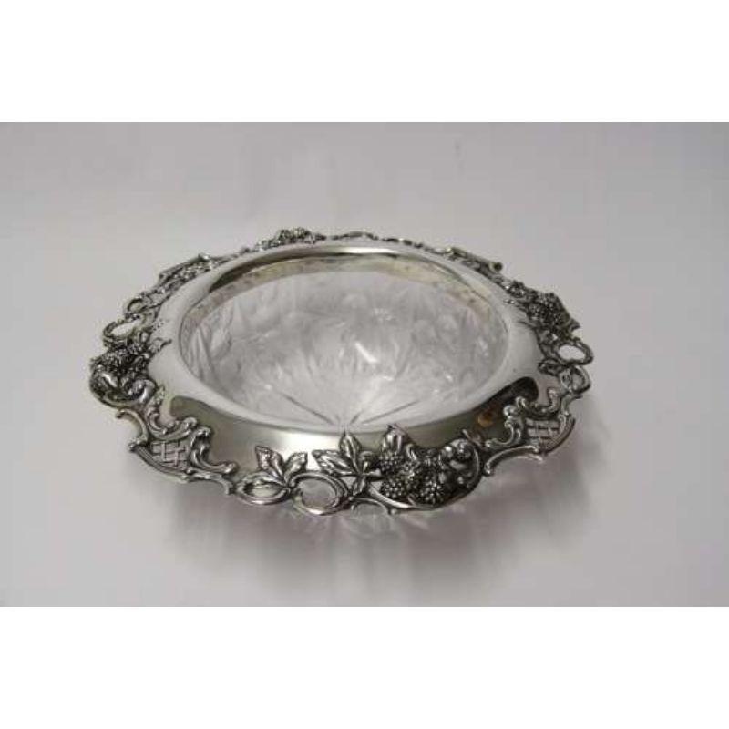 Blackberry by Tiffany & Co Sterling Silver Fruit Bowl with Cut Glass Leaves In Good Condition For Sale In Central England, GB