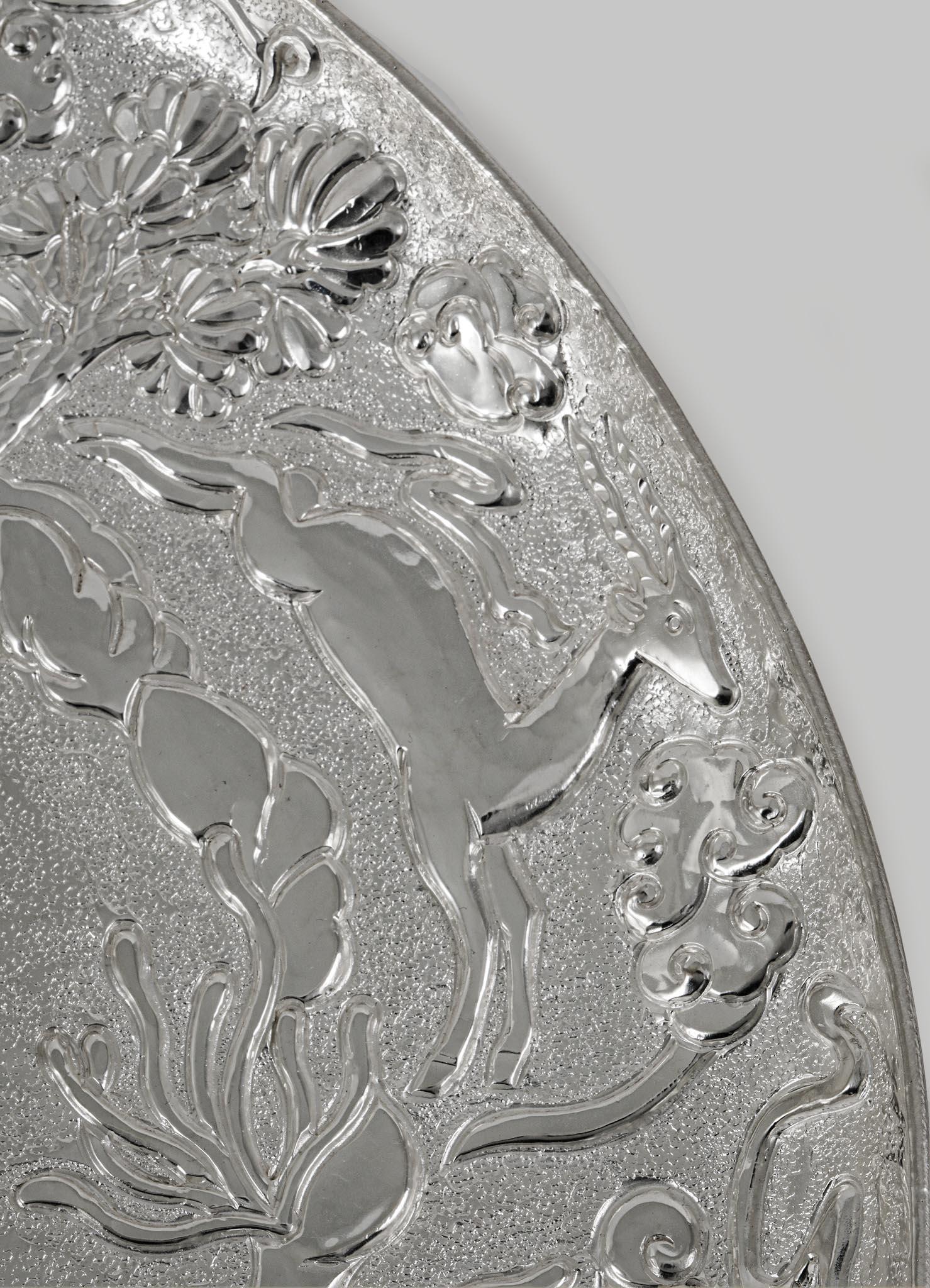 Moulage Plat rond en laiton plaqué argent, Viya par Vikram Goyal en vente