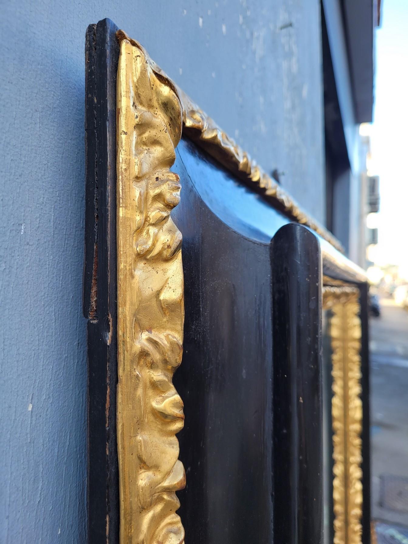 Blackened And Gilded Wooden Mirror, 17th Century For Sale 4