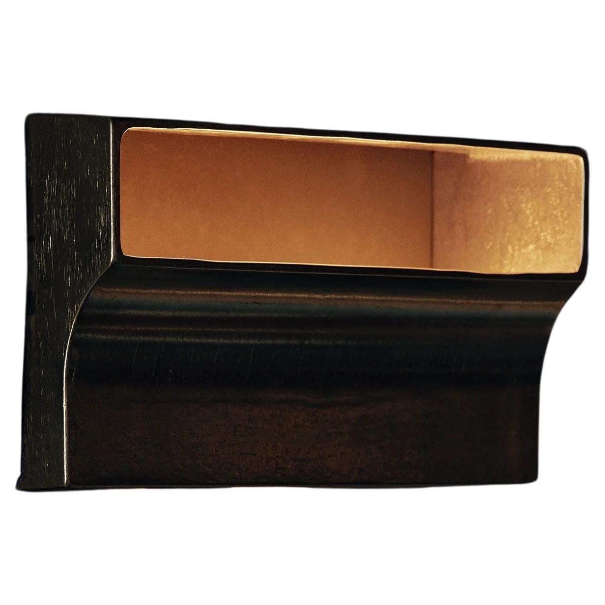 Aplique contemporáneo de latón ennegrecido Scoop Wall Light de Henry Wilson