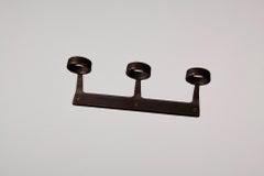 Supporto per bottiglie Trio in bronzo annerito Contemporary di Henry Wilson