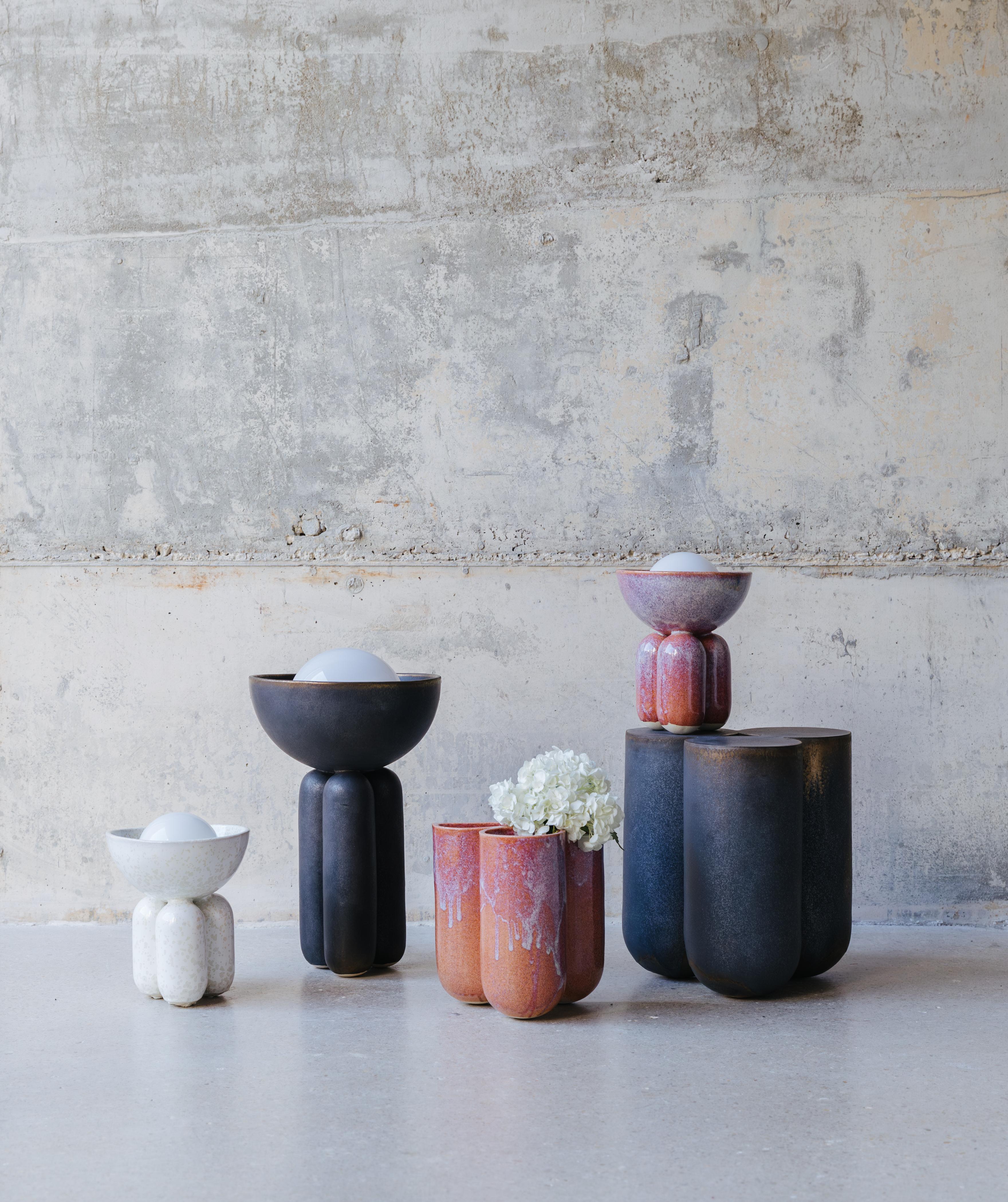 Espagnol Lampe demi-sphère en or noirci de Lisa Allegra en vente