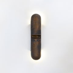 Iliakos-Wandleuchte aus geschwärztem Gold von Lisa Allegra