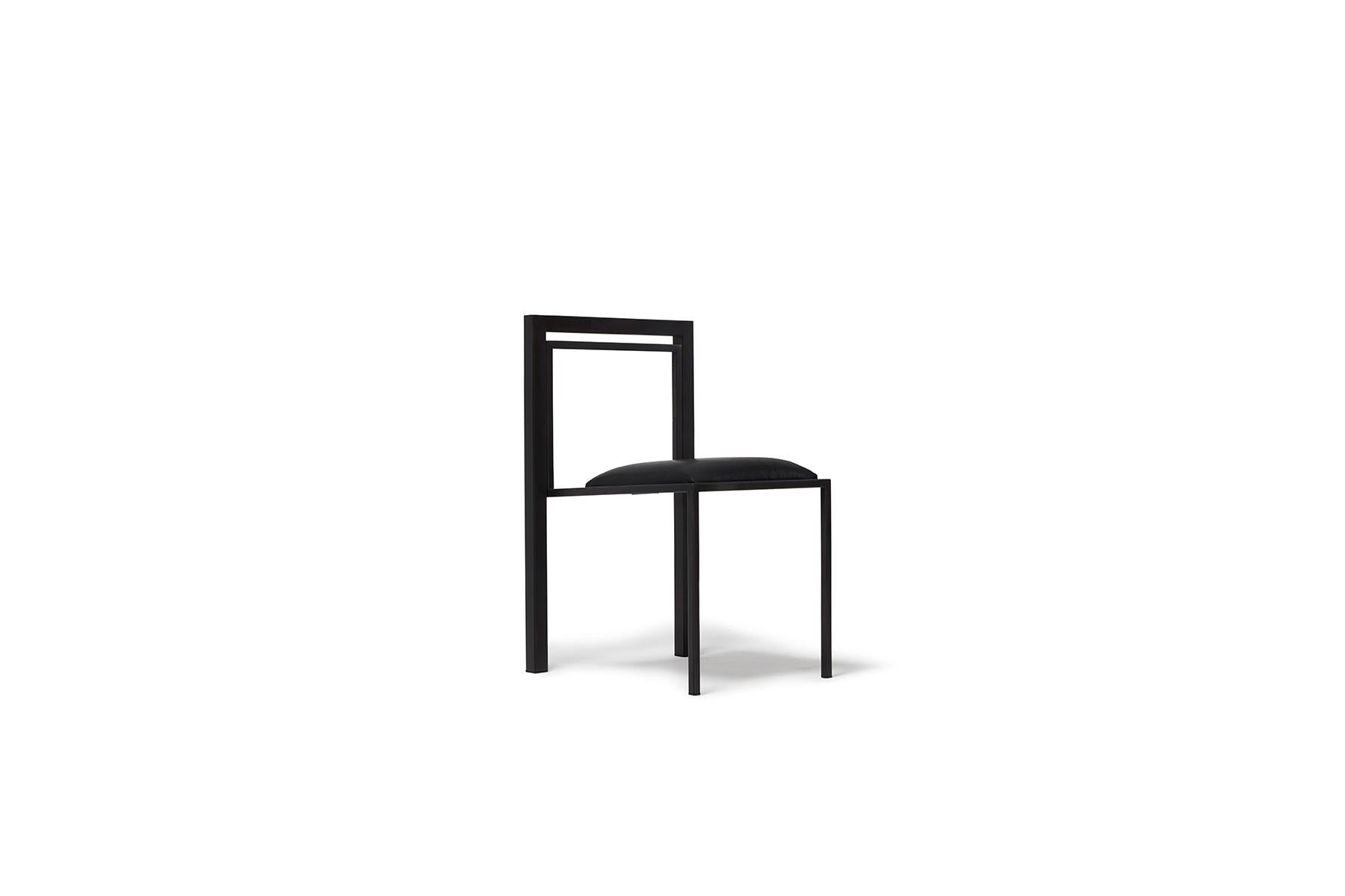 Esszimmerstuhl aus geschwärztem Stahl mit gepolstertem Sitz aus schwarzem Leder im Angebot 3