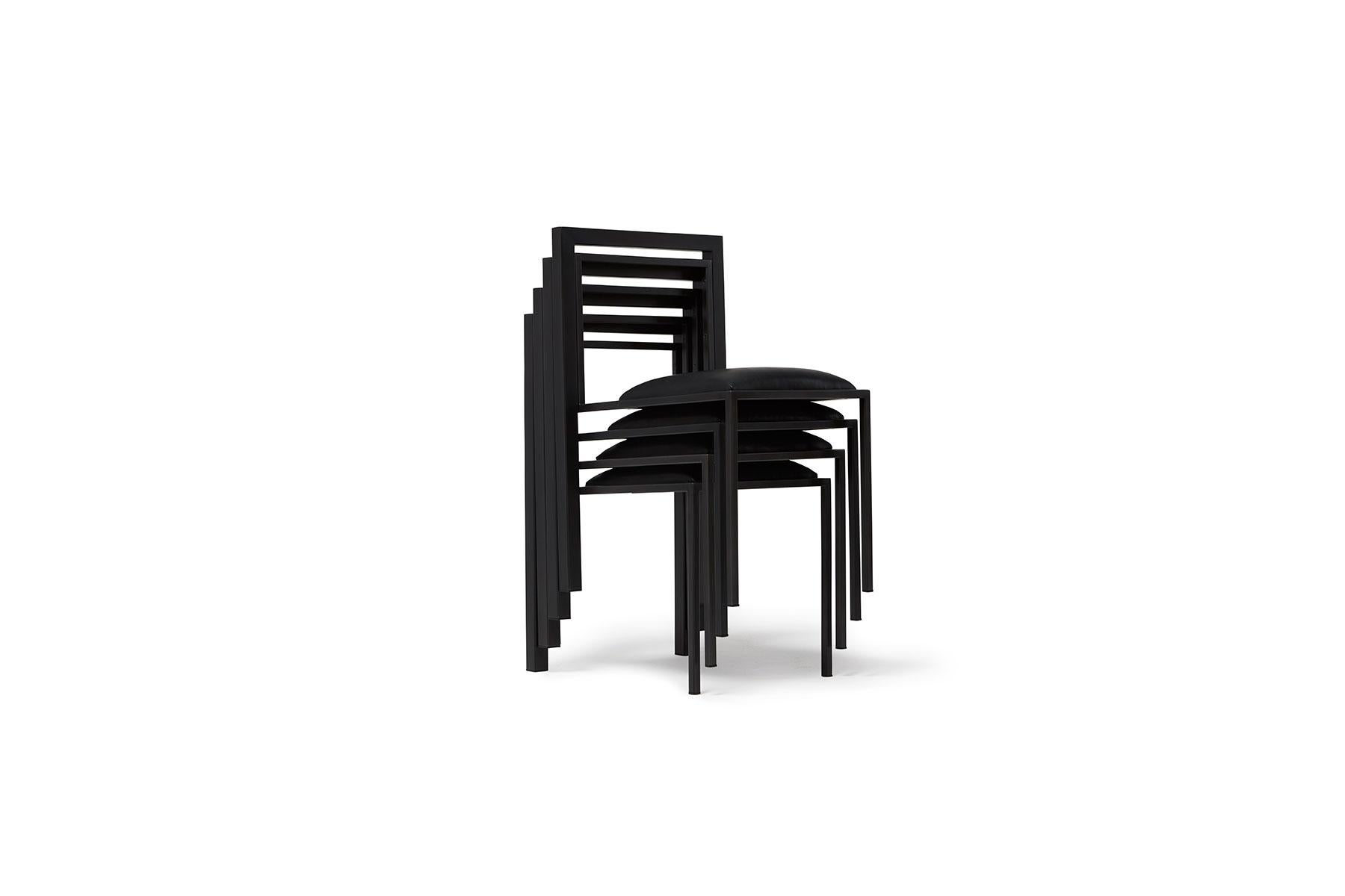 Chaise de salle à manger en acier noirci avec assise rembourrée en cuir noir en vente 5