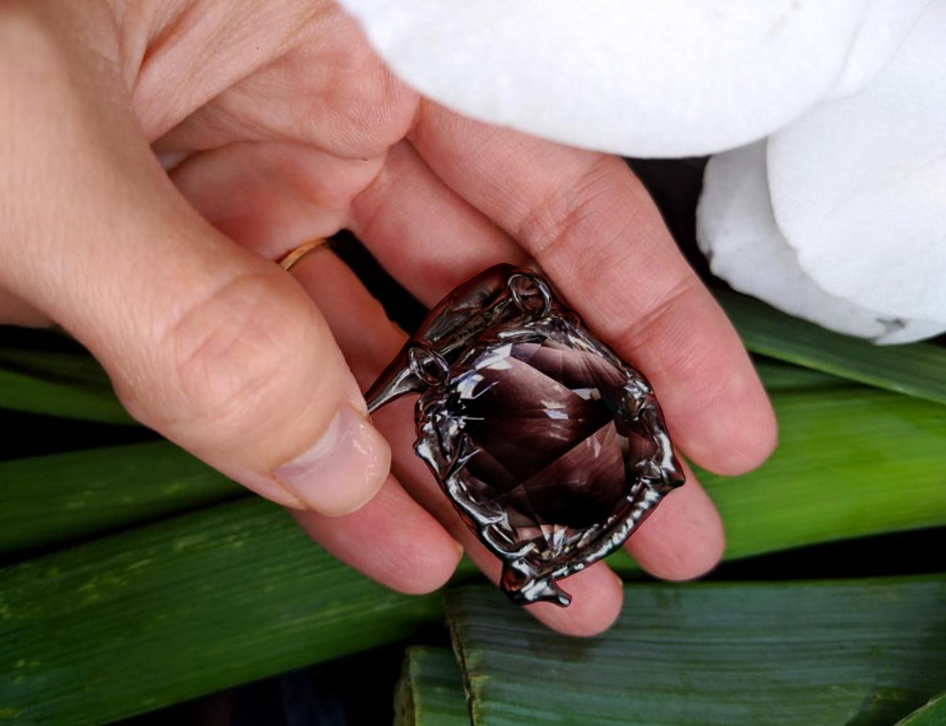 Taglio smeraldo Collana con ciondolo contemporaneo in argento sterling annerito con quarzo fumè in vendita