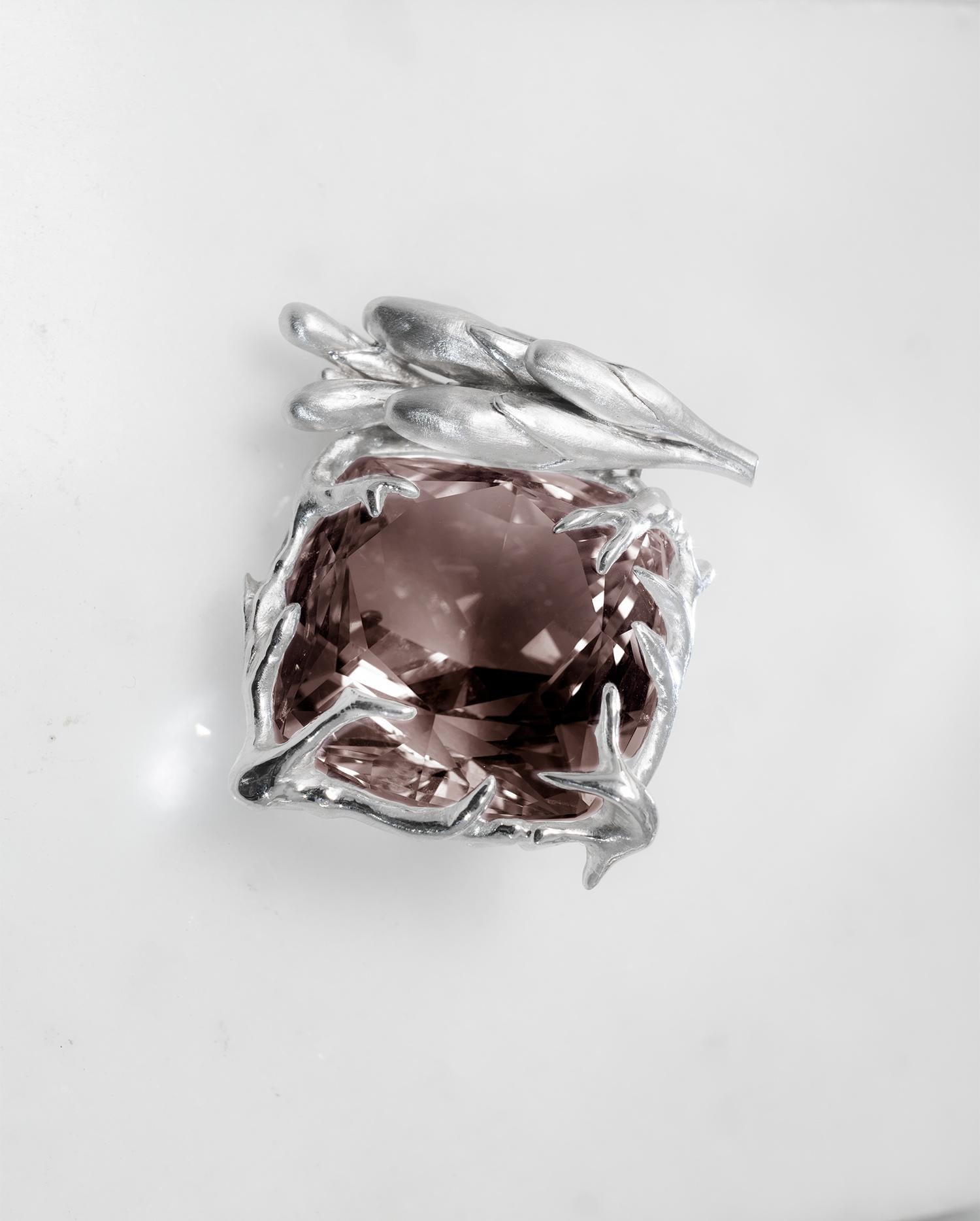 Collana con ciondolo contemporaneo in argento sterling annerito con quarzo fumè in vendita 2