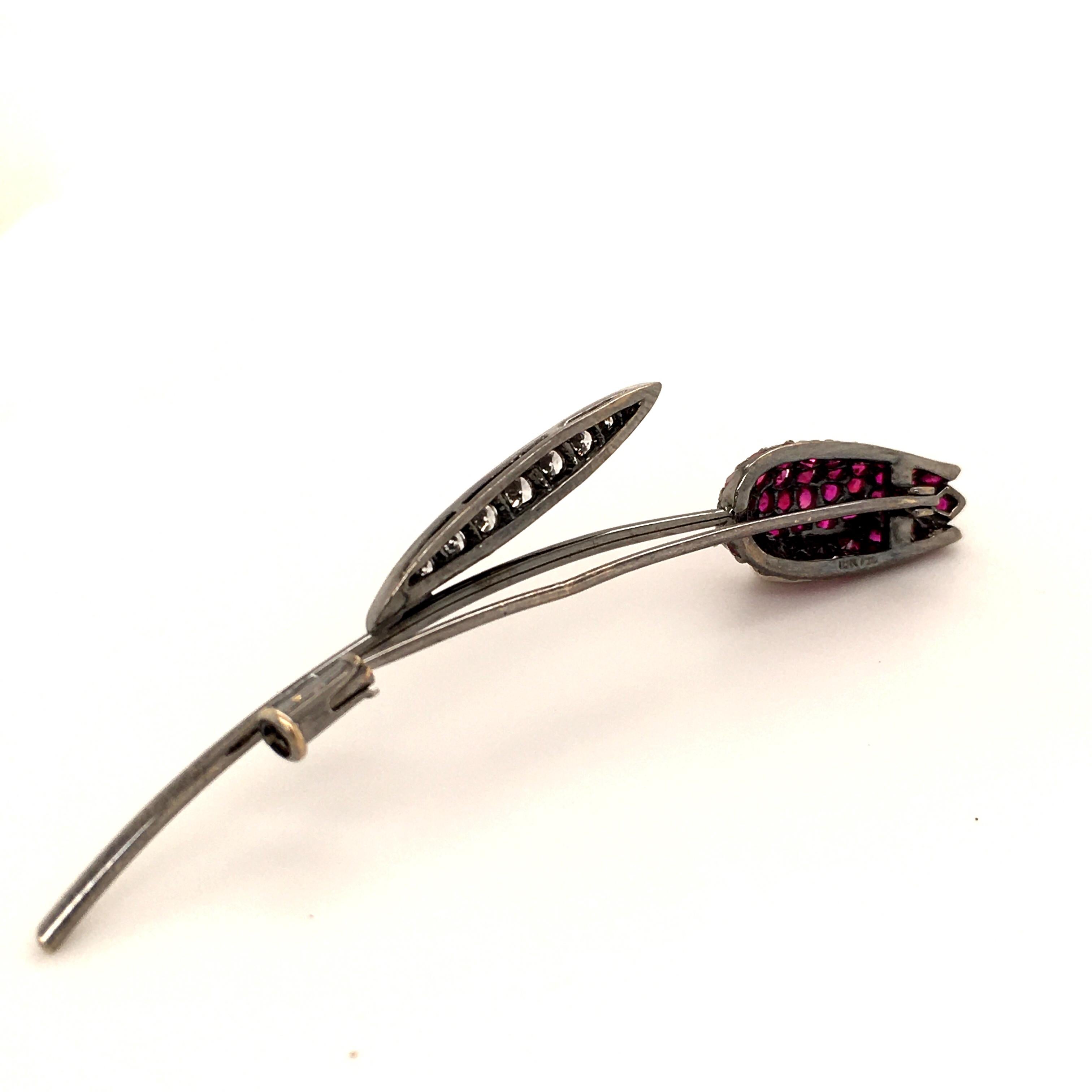 Blackened White Gold Ruby and Diamond Tulip Brooch In Excellent Condition For Sale In Lucerne, CH