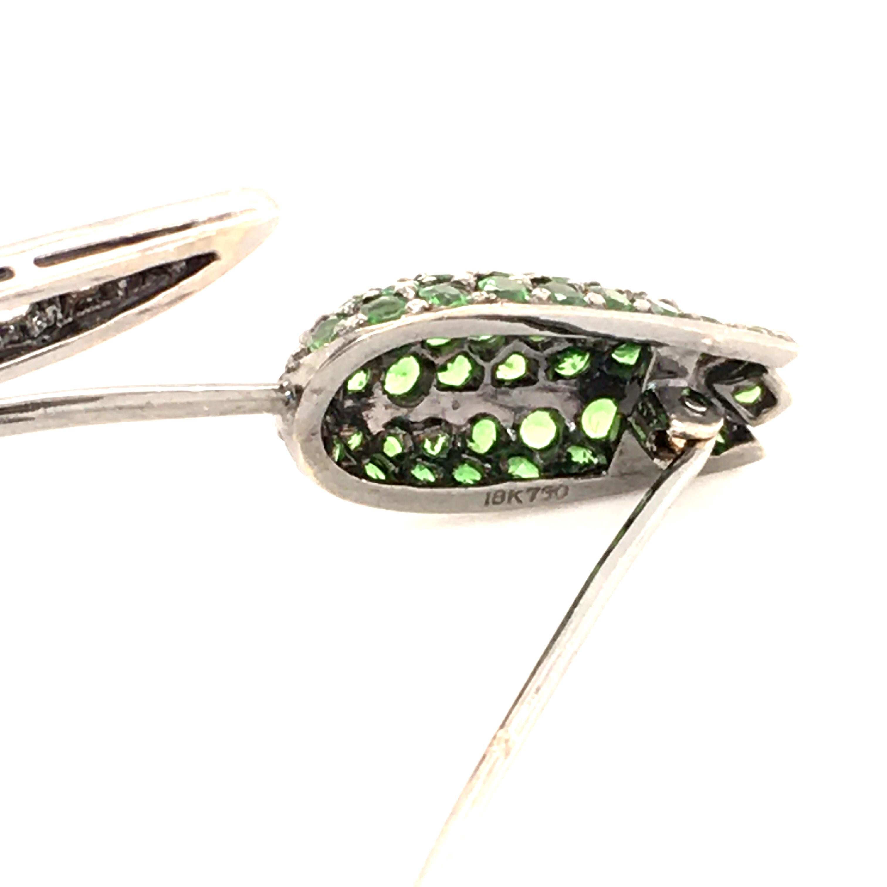 Blackened White Gold Tsavorite and Diamond Tulip Brooch In Excellent Condition For Sale In Lucerne, CH