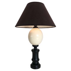 Lampada da tavolo in legno annerito e guscio d'uovo di struzzo, opera francese, circa 1970