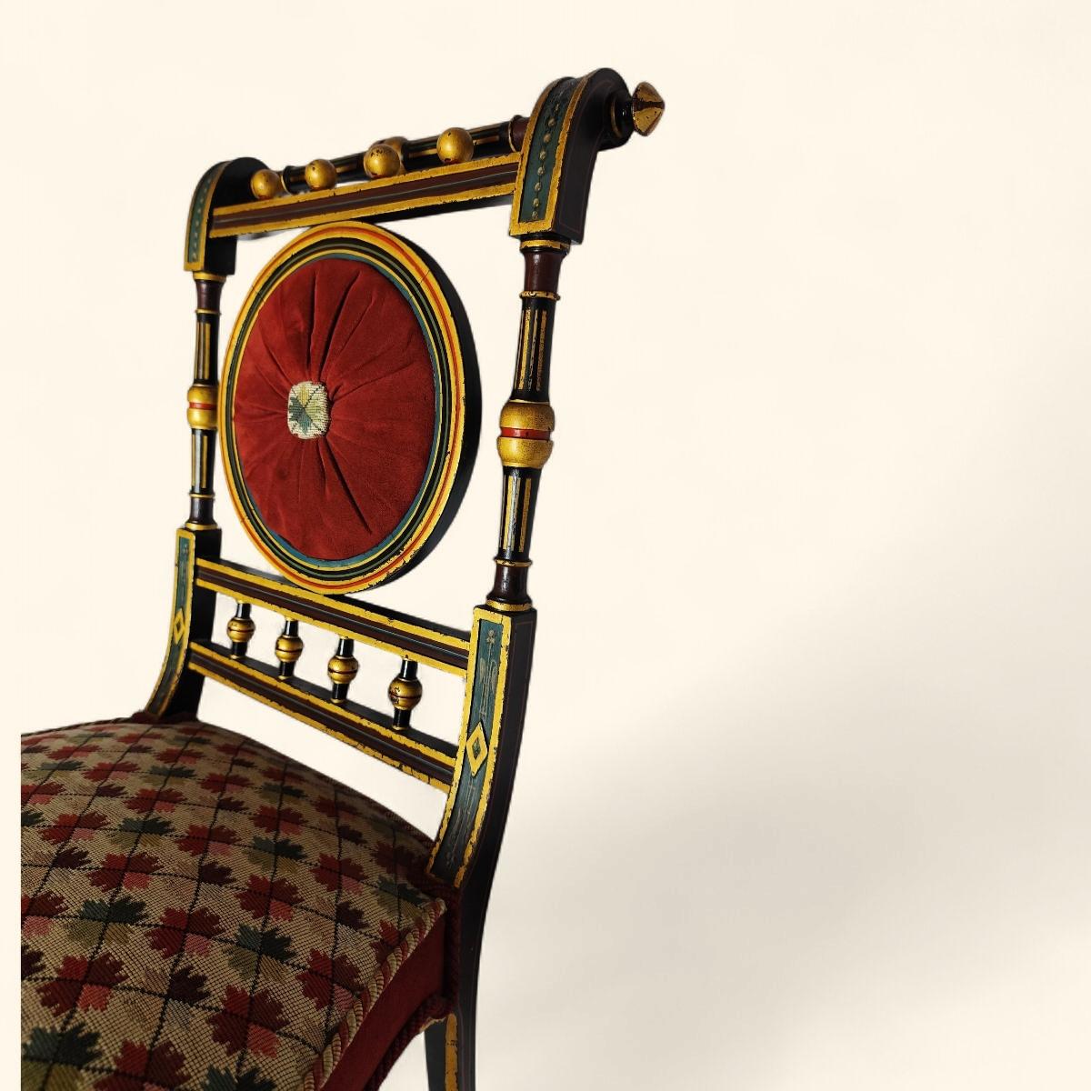 Bellissima sedia da boudoir del periodo di Napoleone III / fine del XIX secolo in legno annerito e dorato. 

Bellissima tappezzeria e passamaneria in perfette condizioni. 

Molto robusto e adatto all'uso quotidiano.