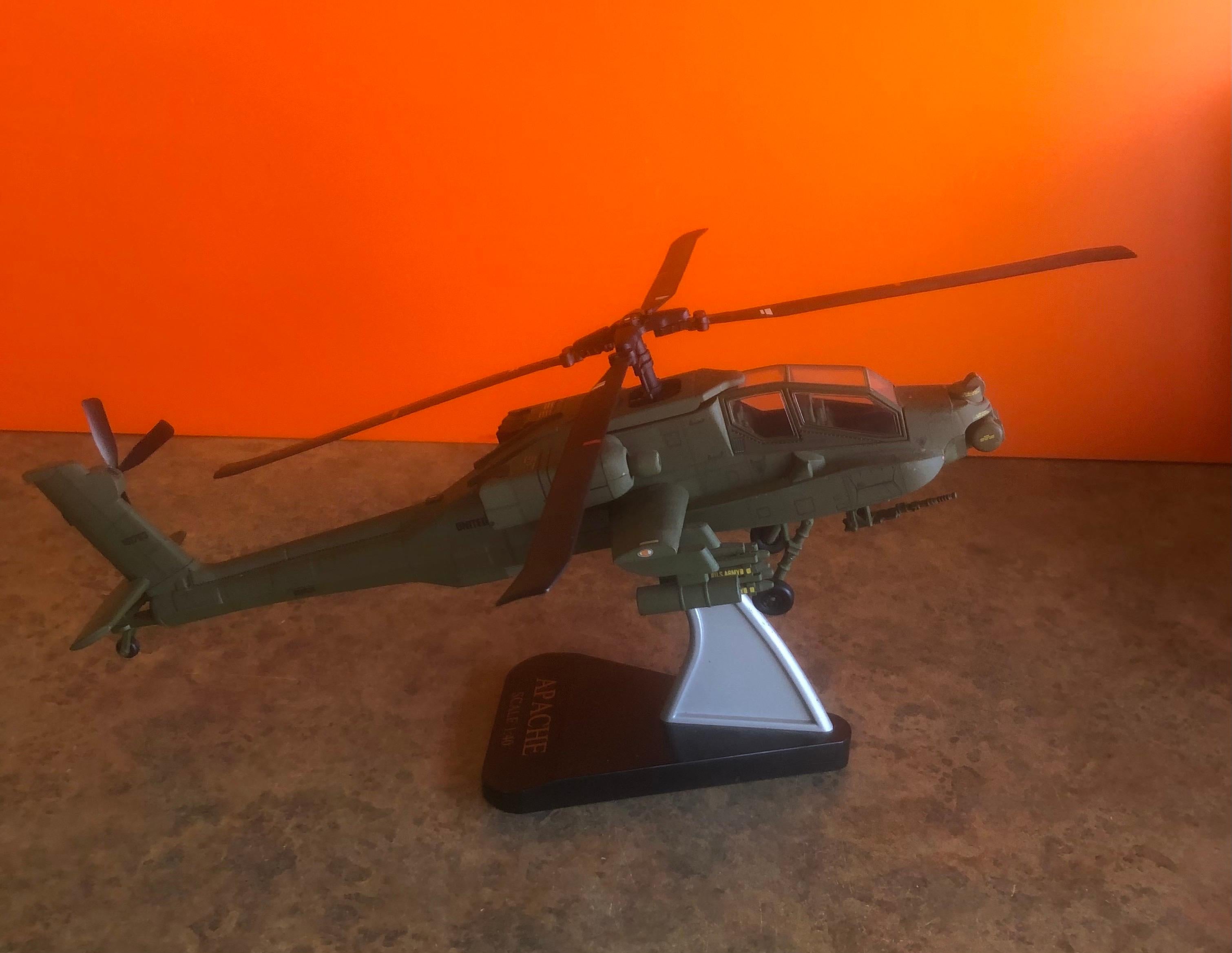 Blackhawk Helicopter Contractor Desk Model In Good Condition In San Diego, CA