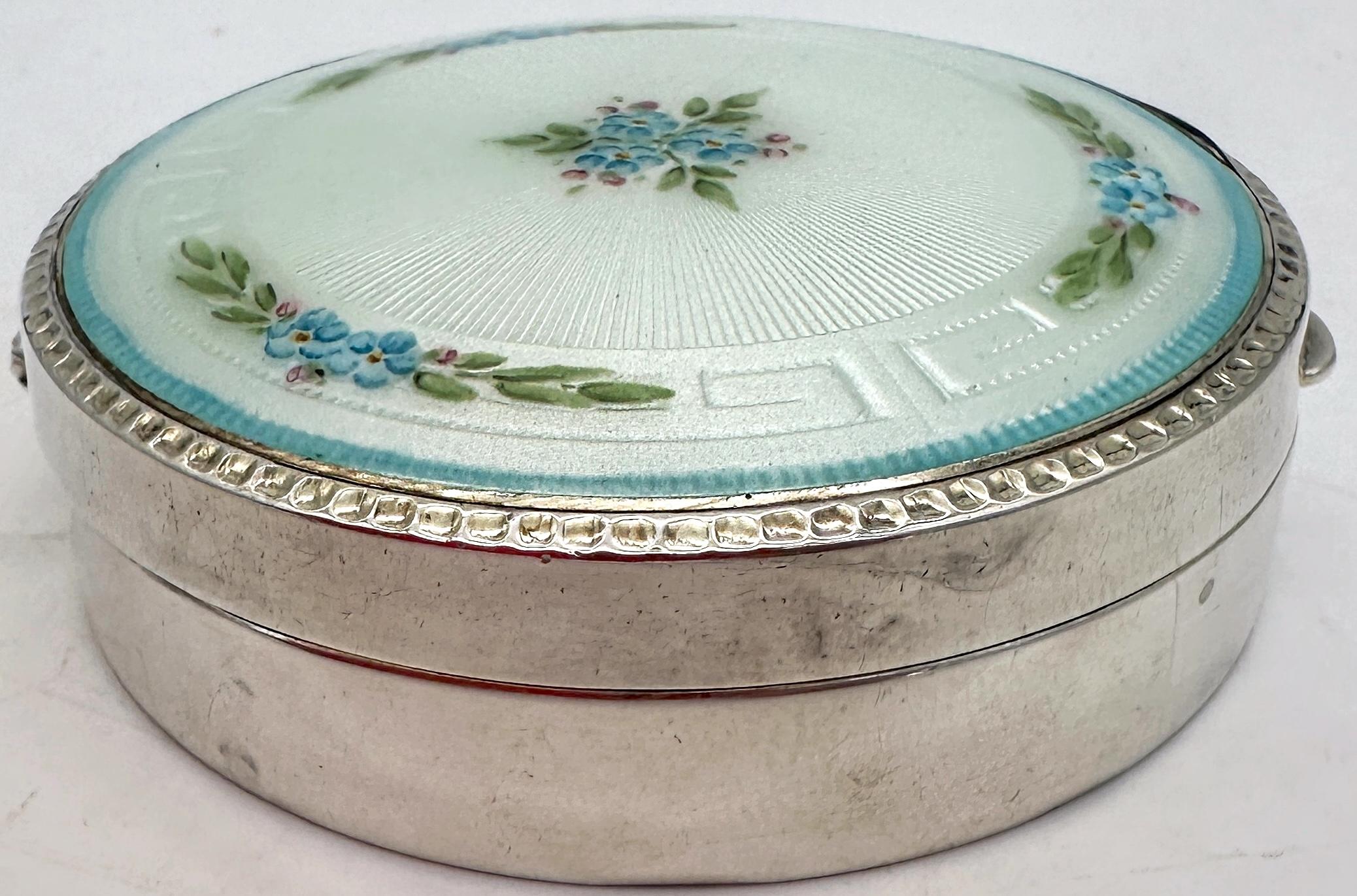 Émaillé Boîte en argent et émail guilloché de Blackington avec couvercle en miroir, C.I.C. 1925 en vente