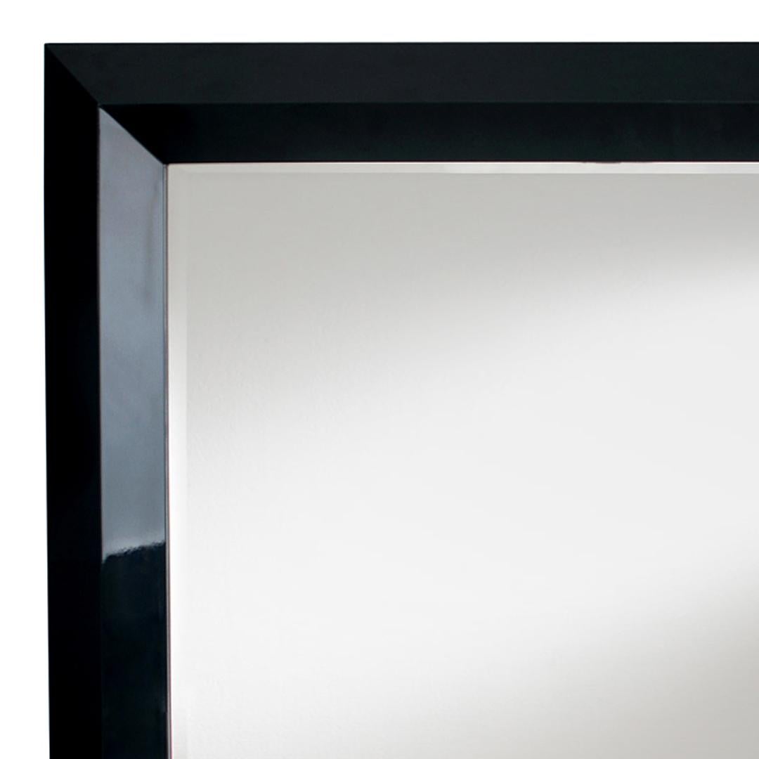 Mirror black square with frame in glossy
black lacquered finish on solid mahogany
wood. With beveled mirror glass.