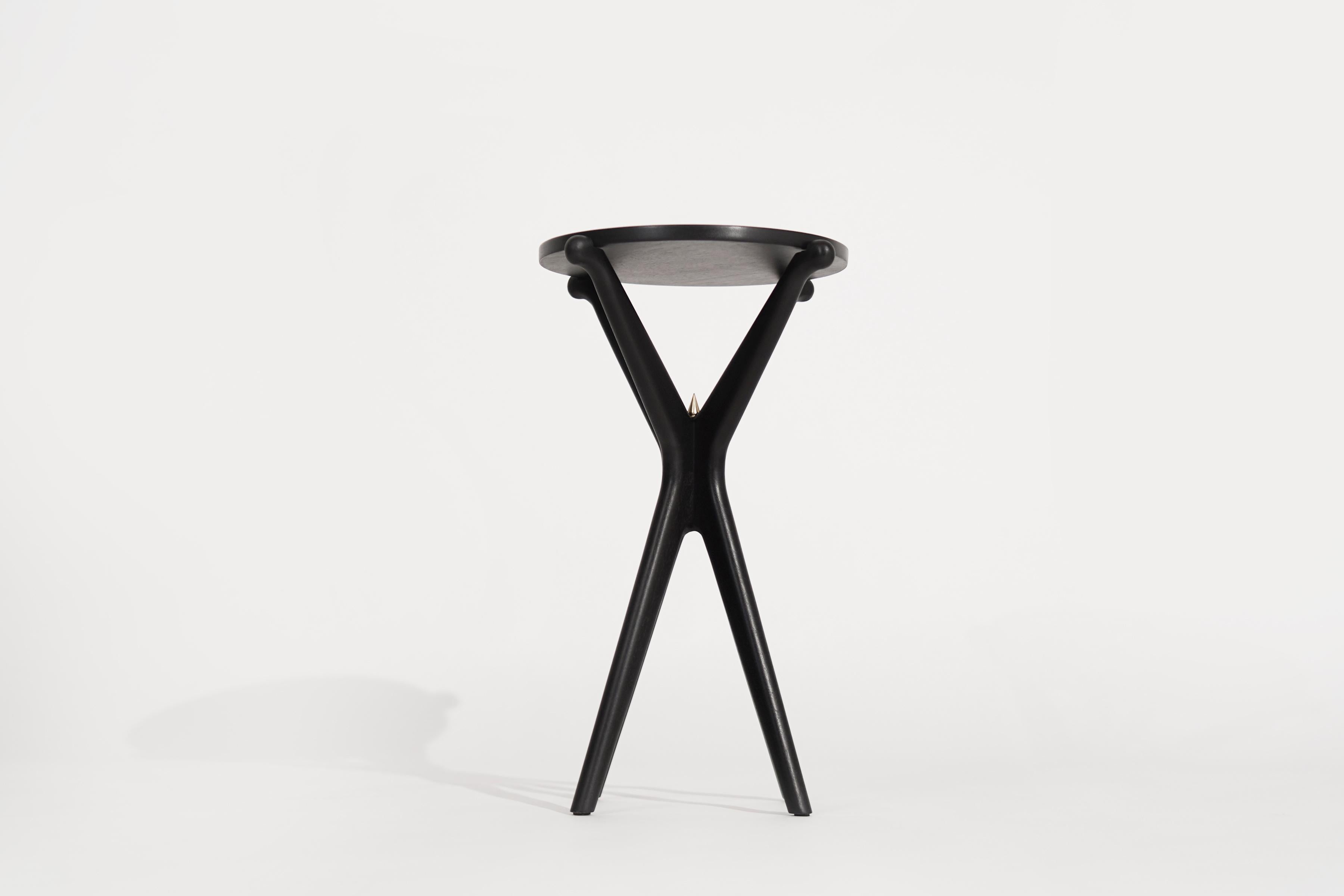 Blackout Gazelle-Getränketisch von Stamford Modern im Zustand „Hervorragend“ im Angebot in Westport, CT
