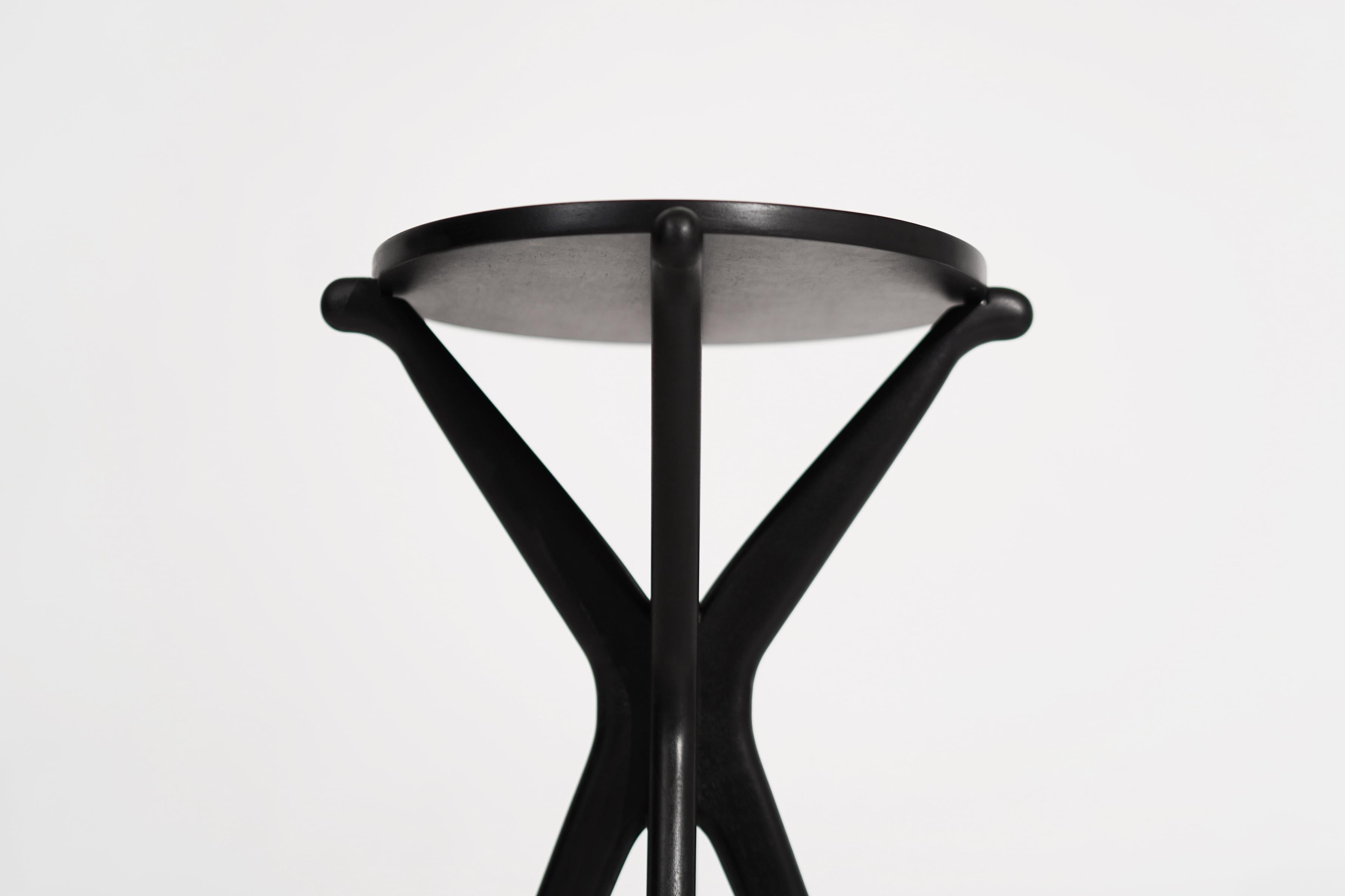 Blackout Gazelle-Getränketisch von Stamford Modern im Angebot 2