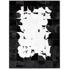 Grand tapis en cuir de vache de Buenos Aires noir et blanc audacieux et graphique, personnalisable, XXe