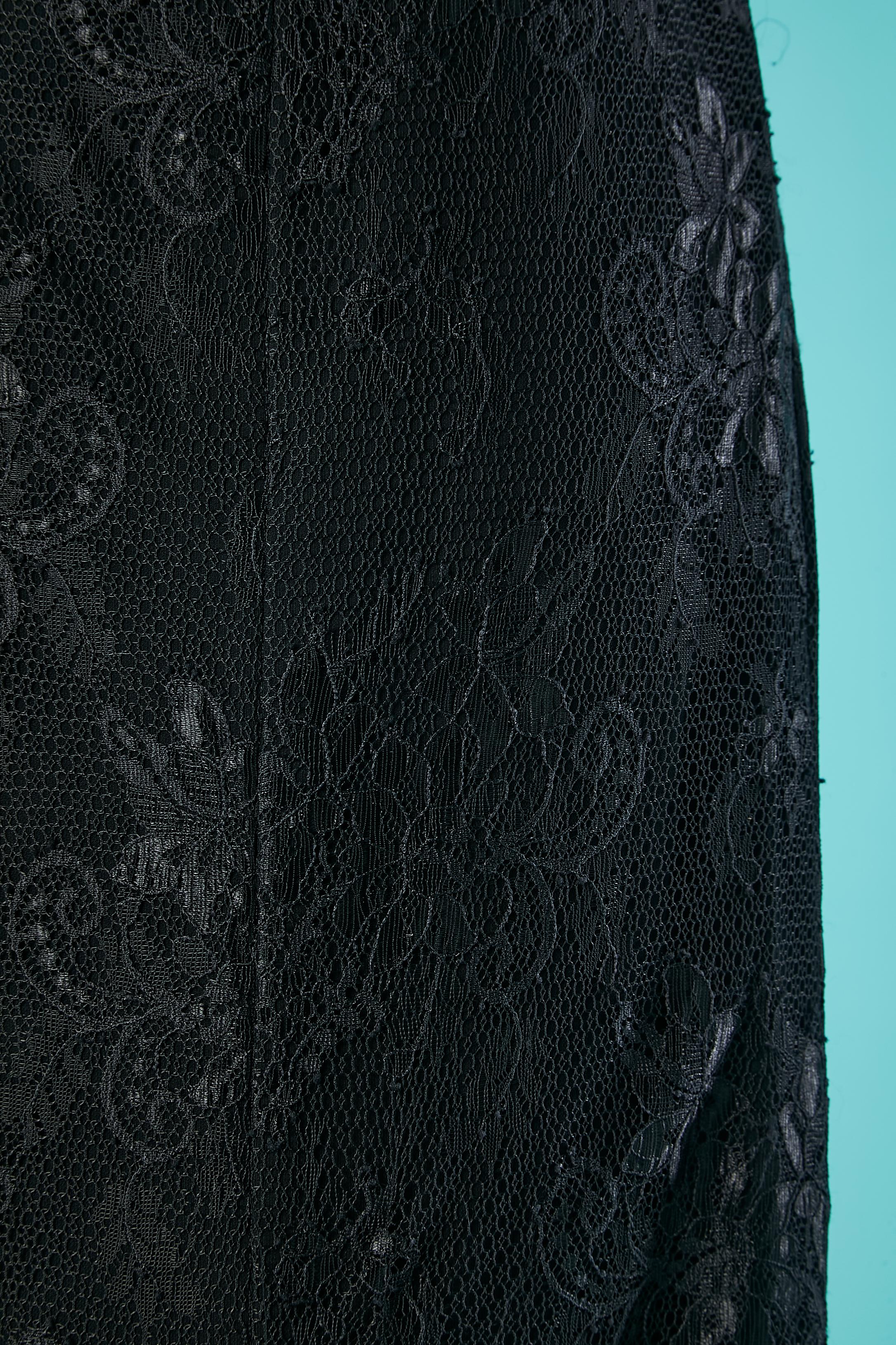 Schwarz-weiß kariertes Abendkleid aus Spitze und Perlenbesatz mit Muster G Mattiolo mit rotem Teppich in Schwarz  im Angebot 1