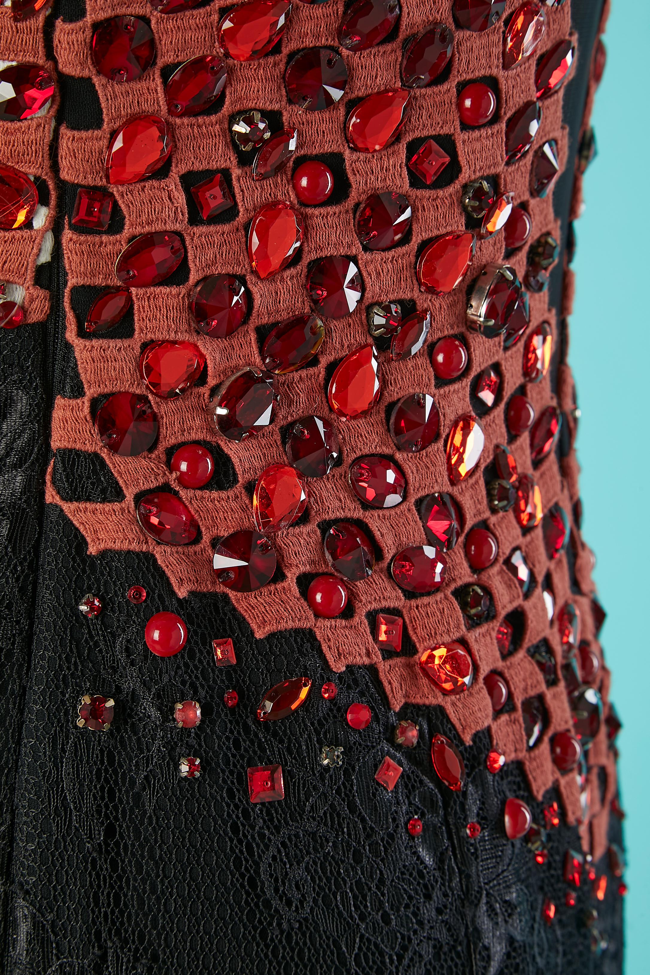 Schwarz-weiß kariertes Abendkleid aus Spitze und Perlenbesatz mit Muster G Mattiolo mit rotem Teppich in Schwarz  im Angebot 3