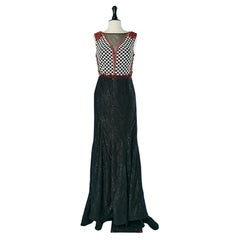 Schwarz-weiß kariertes Abendkleid aus Spitze und Perlenbesatz mit Muster G Mattiolo mit rotem Teppich in Schwarz 